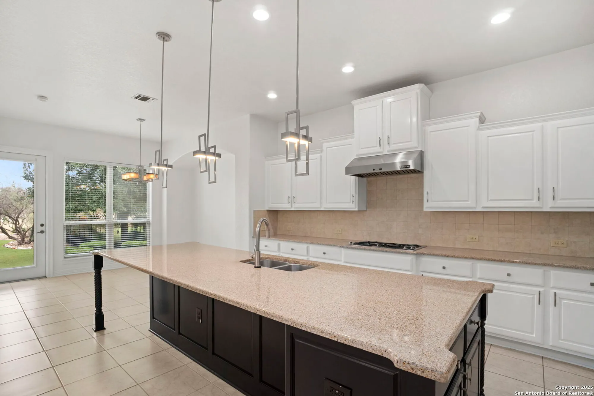 Property Slideshow image 9 of 39 | 22450 viajes, San Antonio, TX, 78261