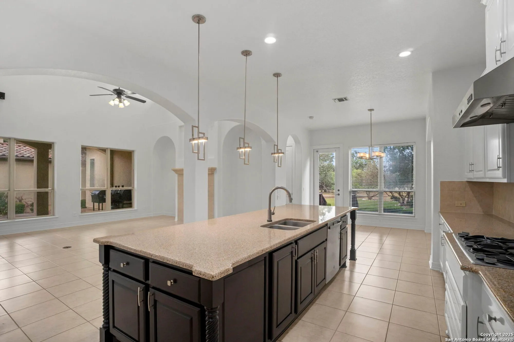Property Slideshow image 11 of 39 | 22450 viajes, San Antonio, TX, 78261