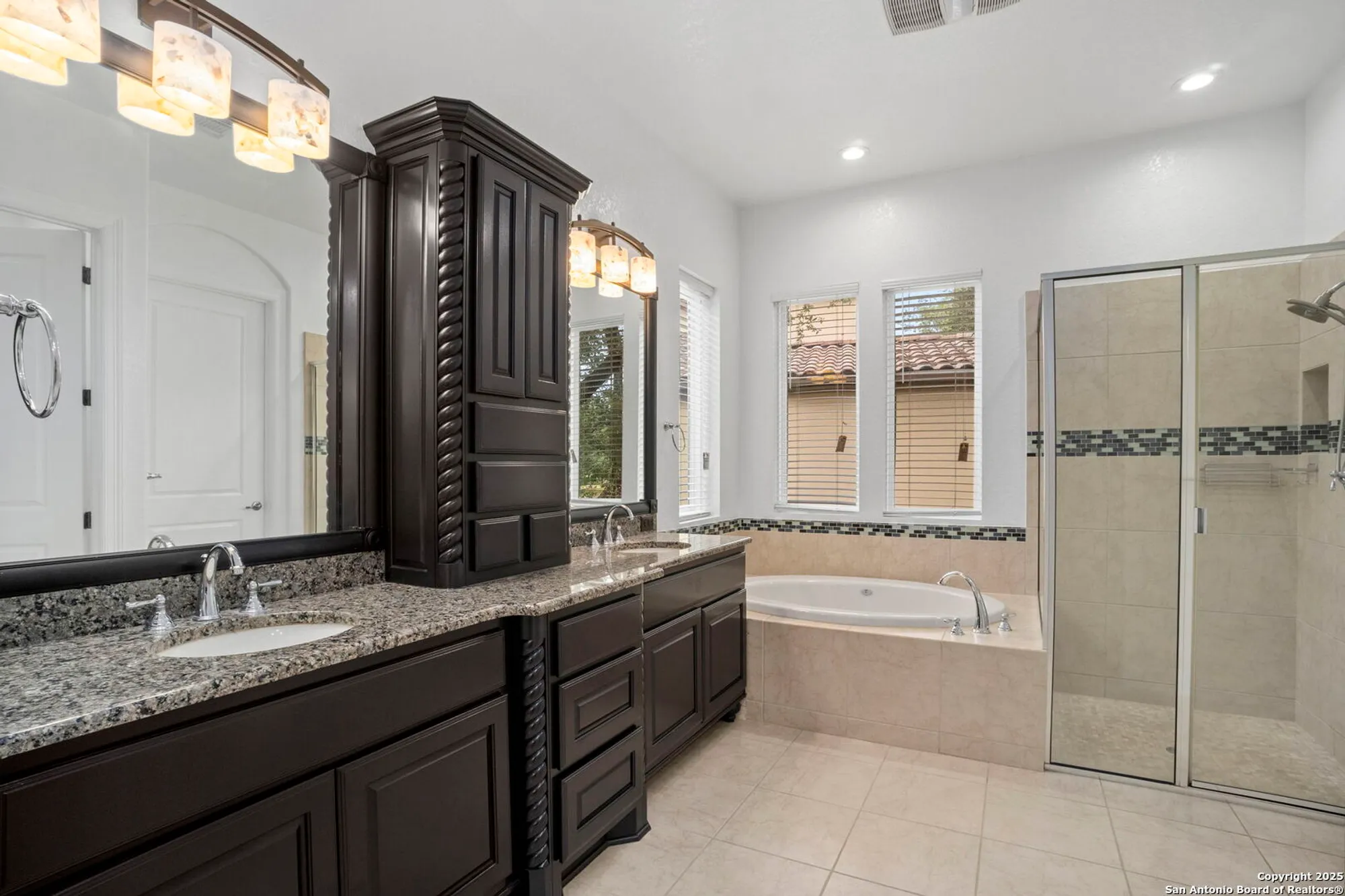 Property Slideshow image 16 of 39 | 22450 viajes, San Antonio, TX, 78261