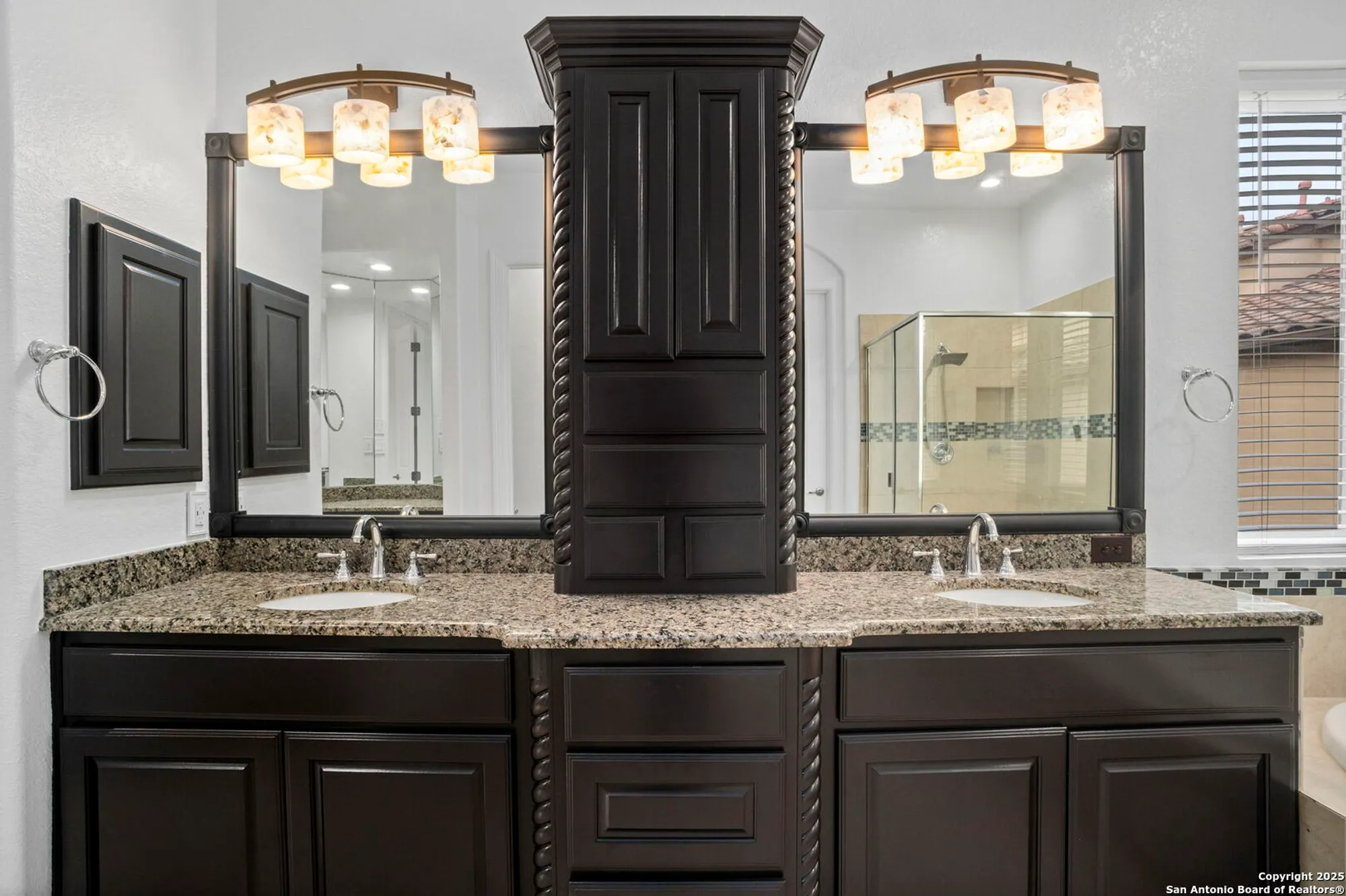 Property Slideshow image 17 of 39 | 22450 viajes, San Antonio, TX, 78261