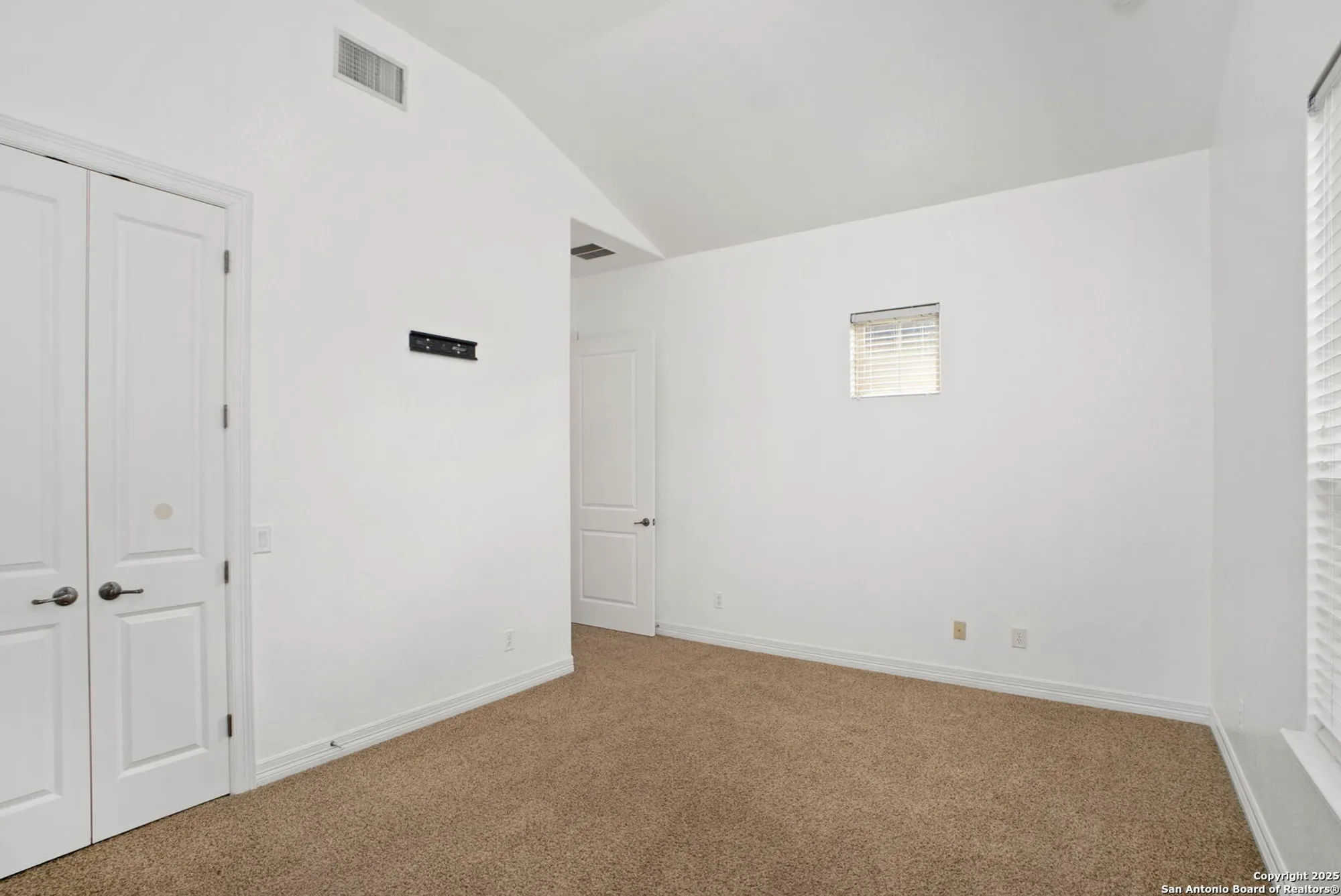 Property Slideshow image 21 of 39 | 22450 viajes, San Antonio, TX, 78261