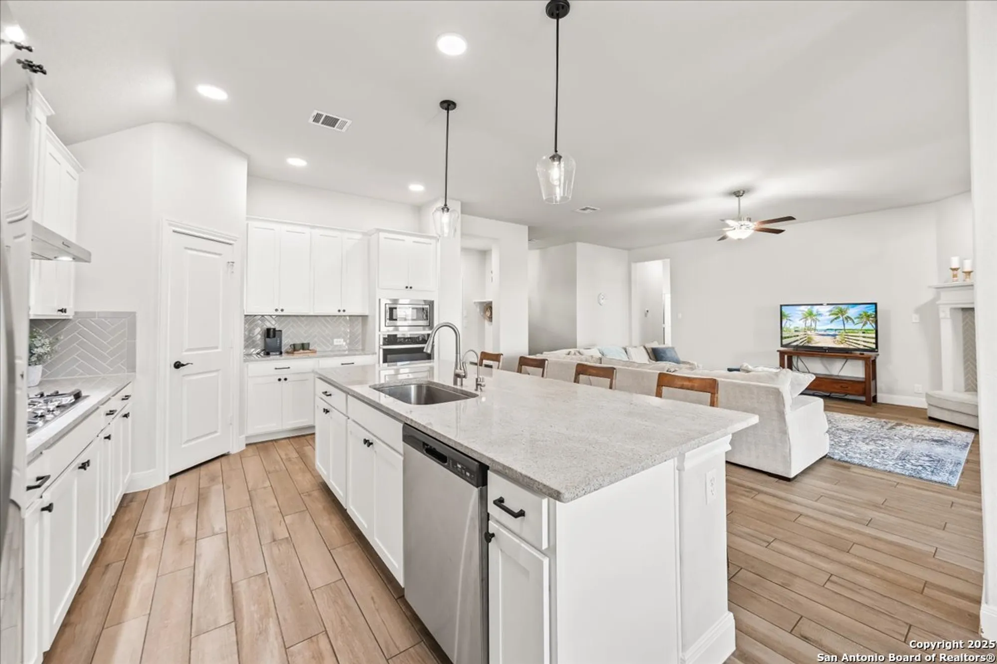 Property Slideshow image 13 of 42 | 2238 hoja ave, New Braunfels, TX, 78132