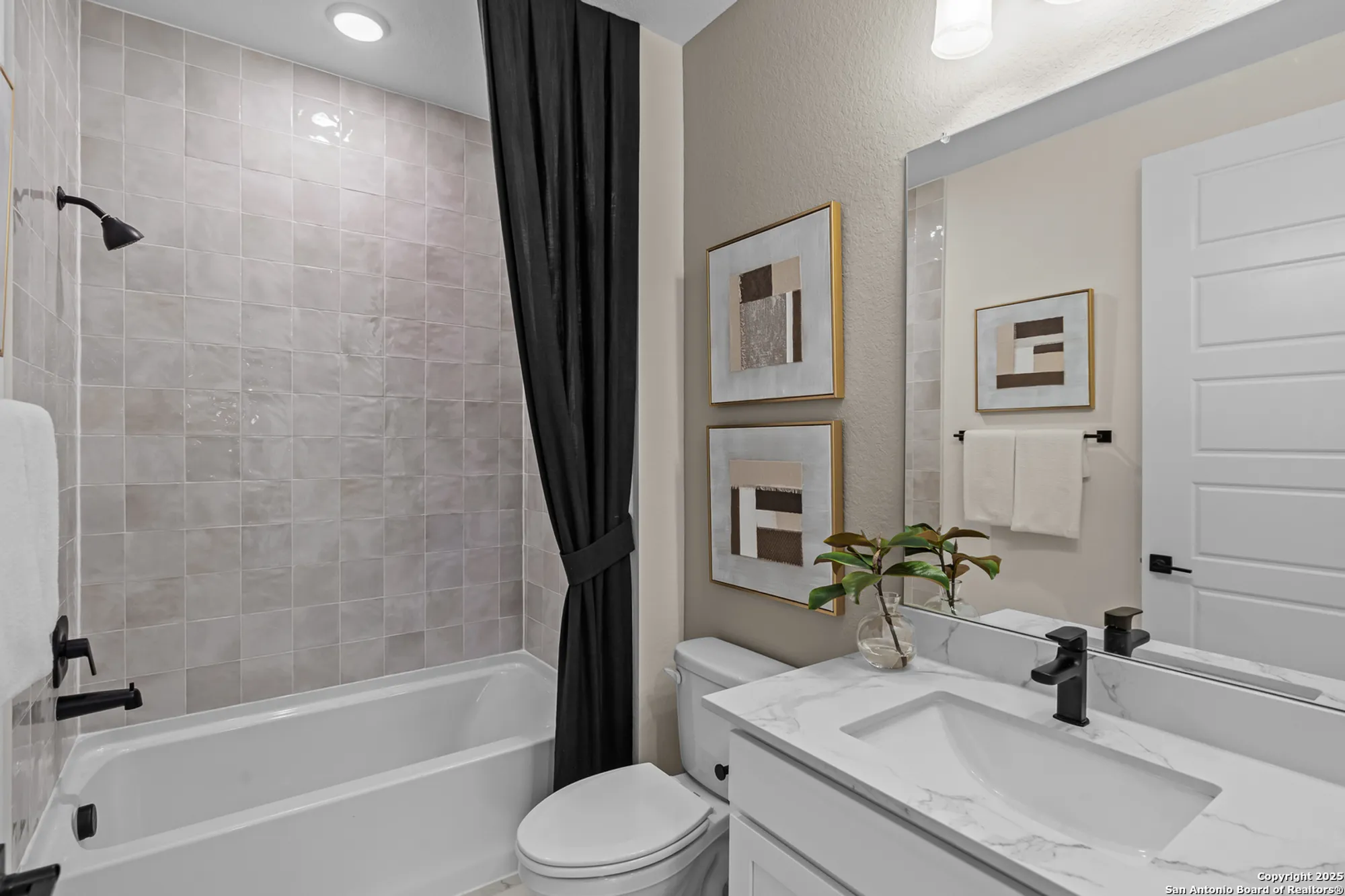 Property Slideshow image 14 of 30 | 617 dayflower ln, New Braunfels, TX, 78132