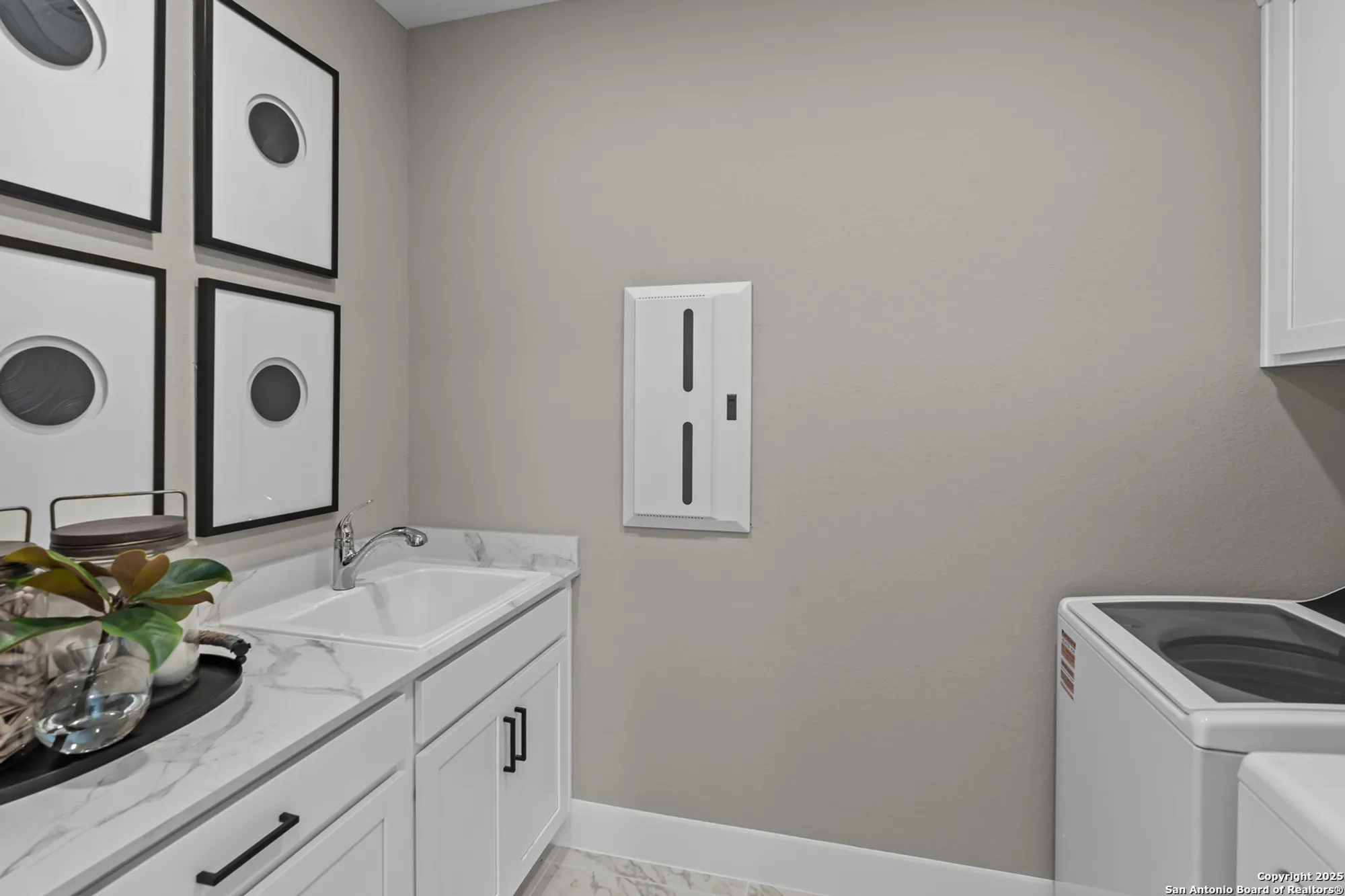 Property Slideshow image 19 of 30 | 617 dayflower ln, New Braunfels, TX, 78132