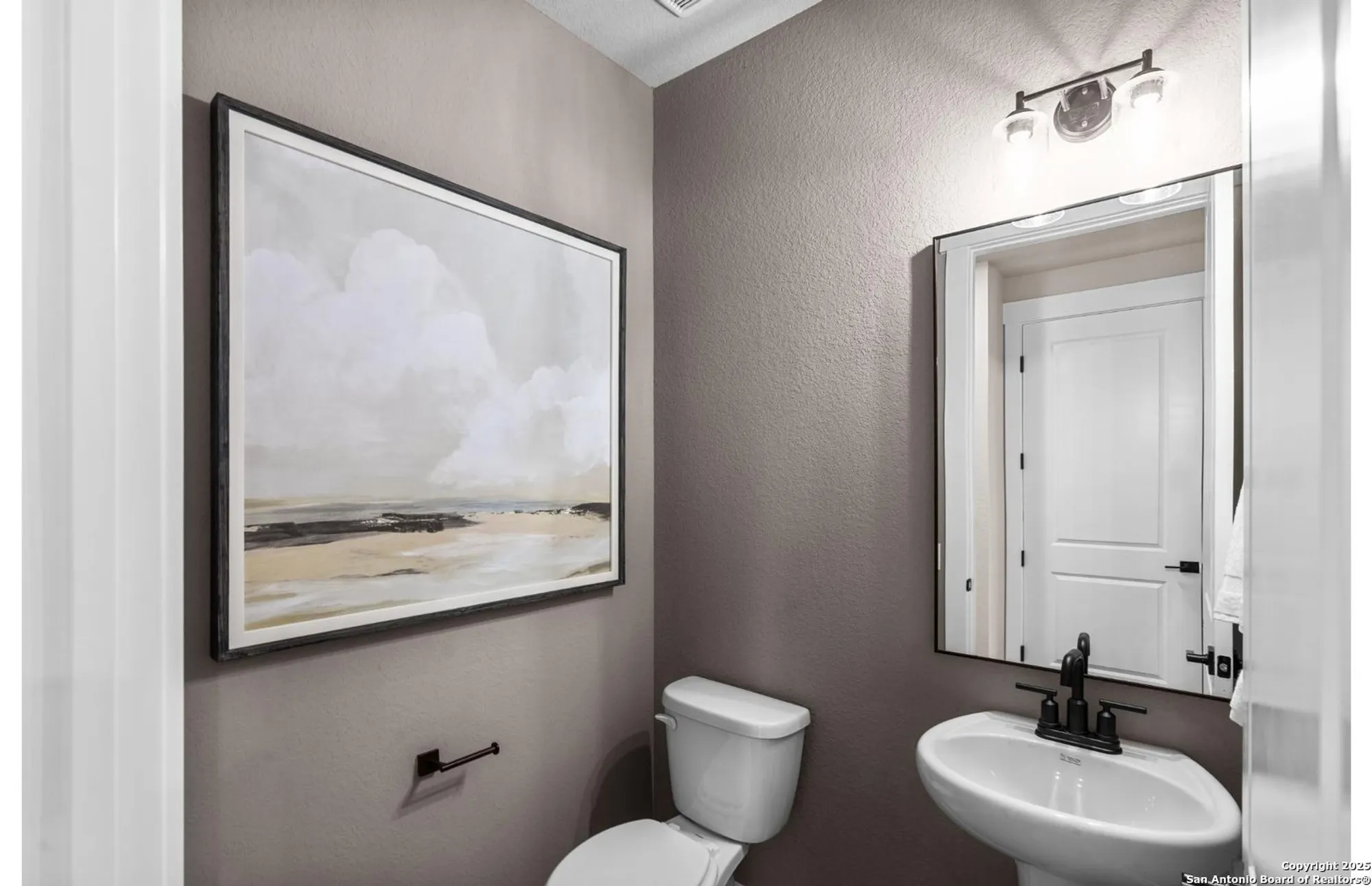 Property Slideshow image 2 of 31 | 613 dayflower ln, New Braunfels, TX, 78132