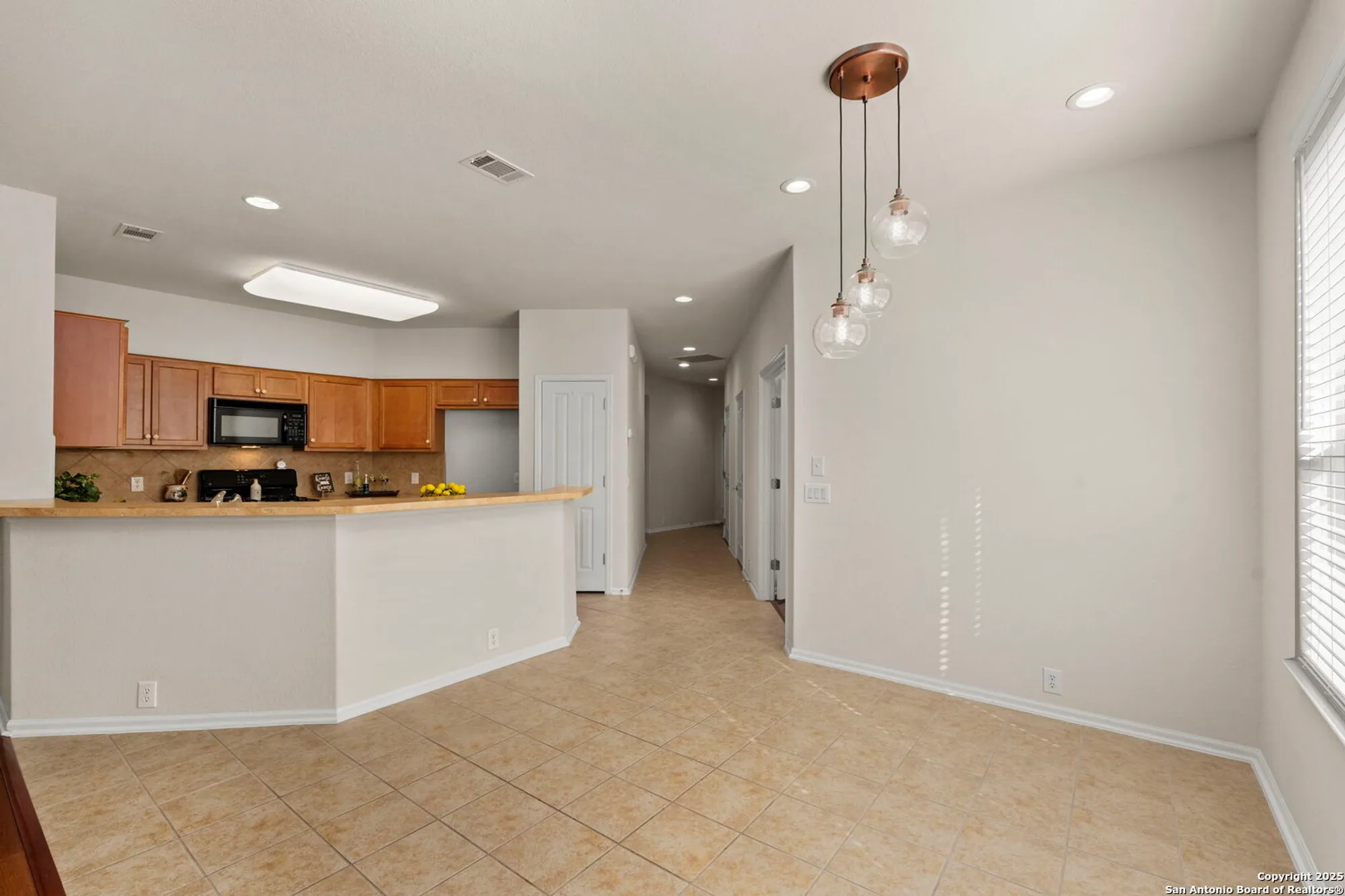 Property Slideshow image 13 of 45 | 12614 cascade hls, San Antonio, TX, 78253