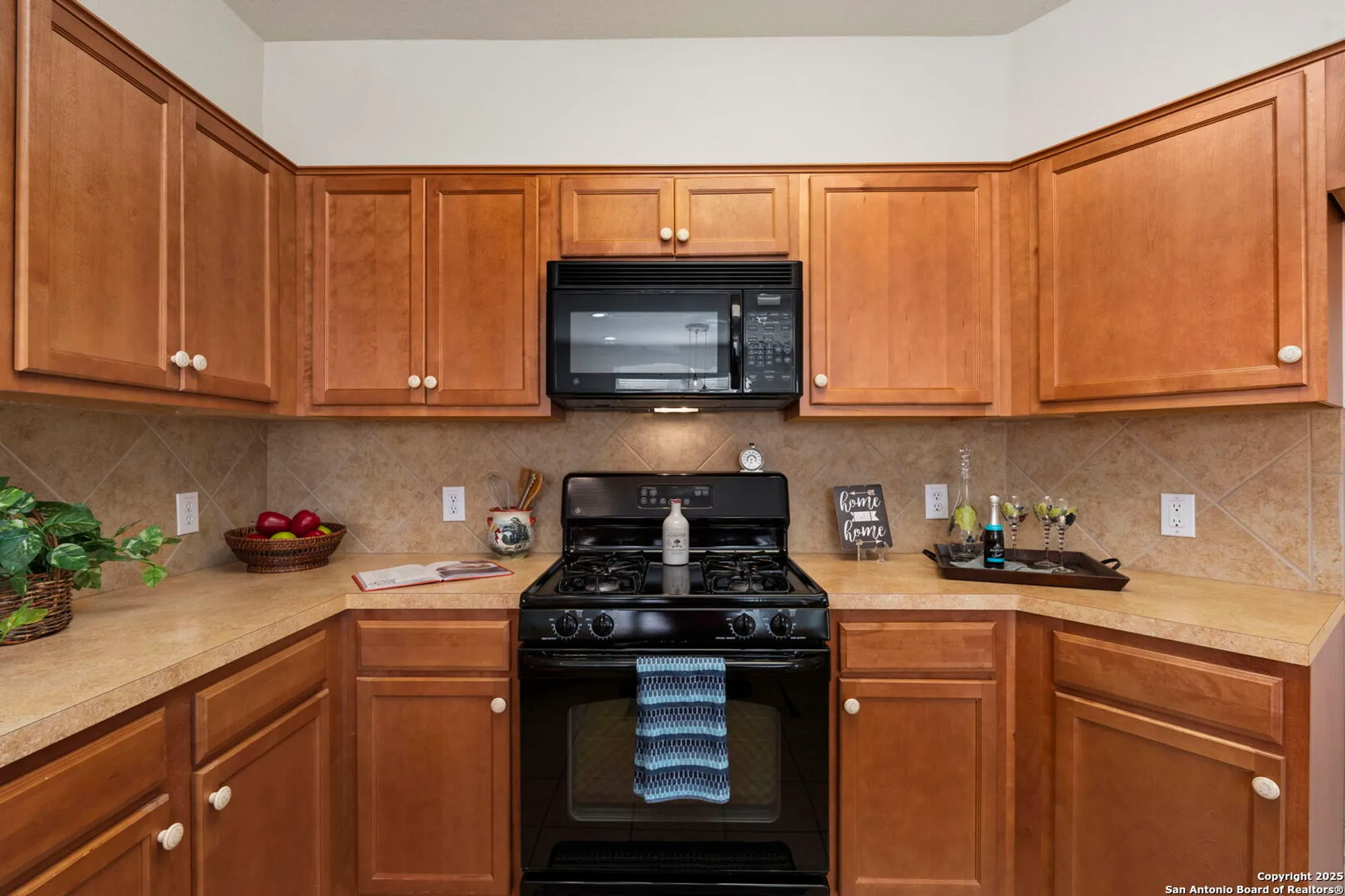 Property Slideshow image 16 of 45 | 12614 cascade hls, San Antonio, TX, 78253