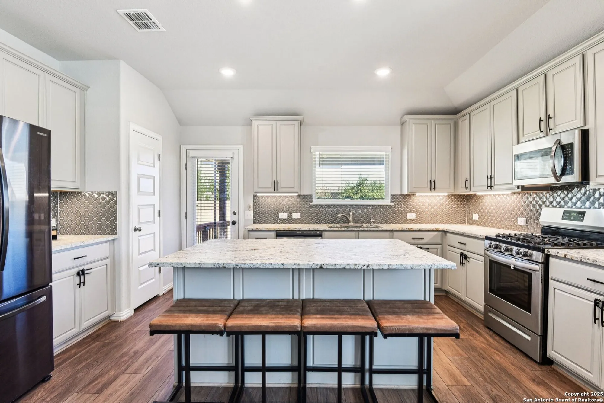 Property Slideshow image 7 of 43 | 2034 egret ave, New Braunfels, TX, 78132