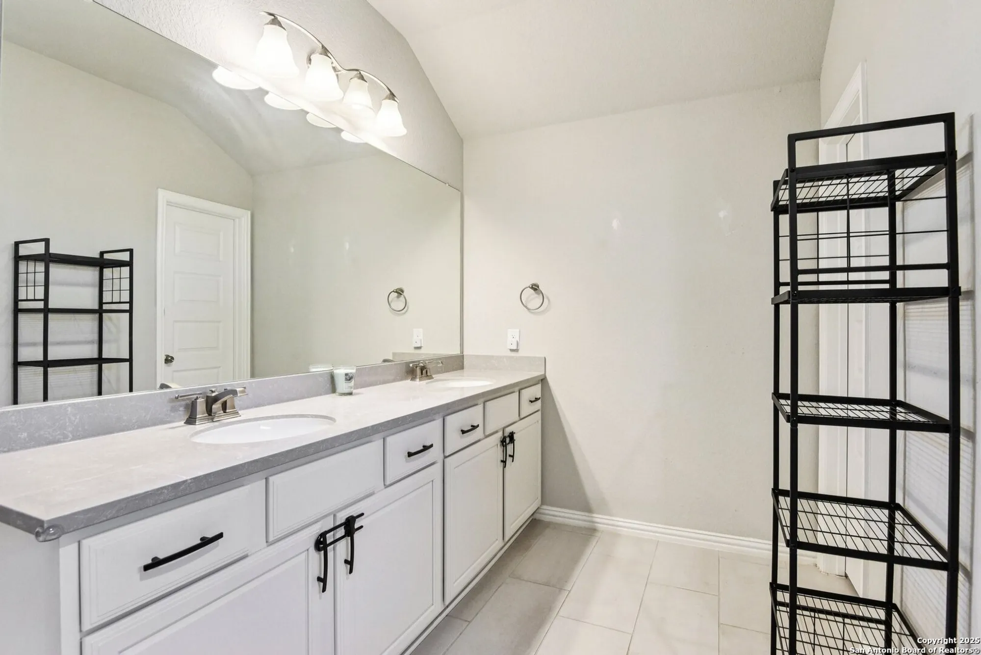 Property Slideshow image 16 of 43 | 2034 egret ave, New Braunfels, TX, 78132