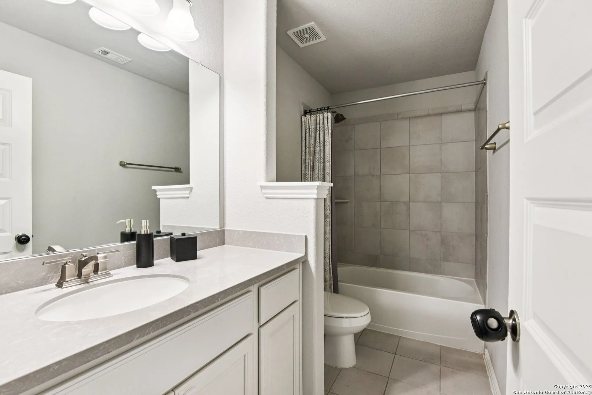 Property Slideshow image 22 of 43 | 2034 egret ave, New Braunfels, TX, 78132