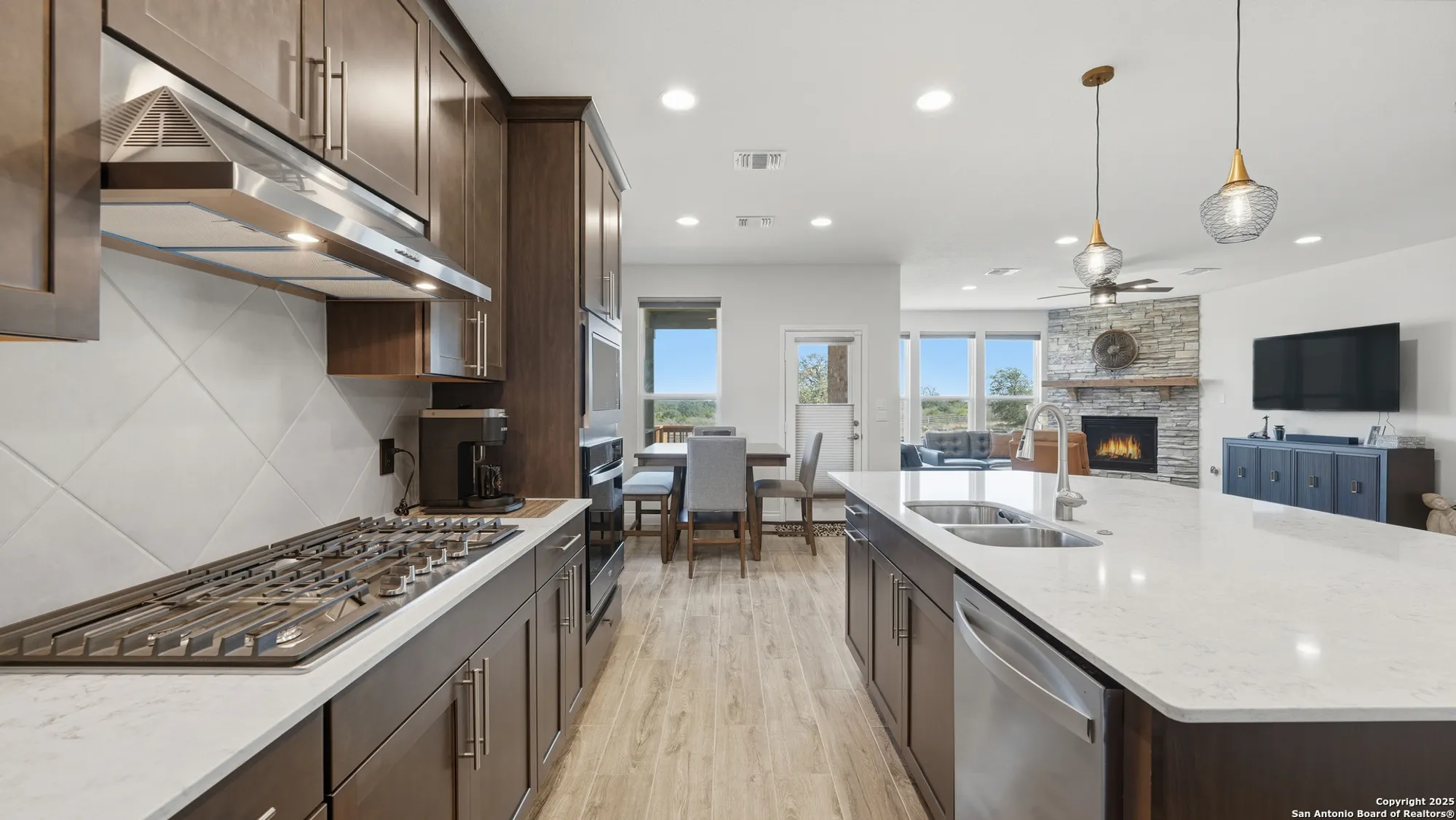 Property Slideshow image 8 of 46 | 820 silverberry dr, New Braunfels, TX, 78132