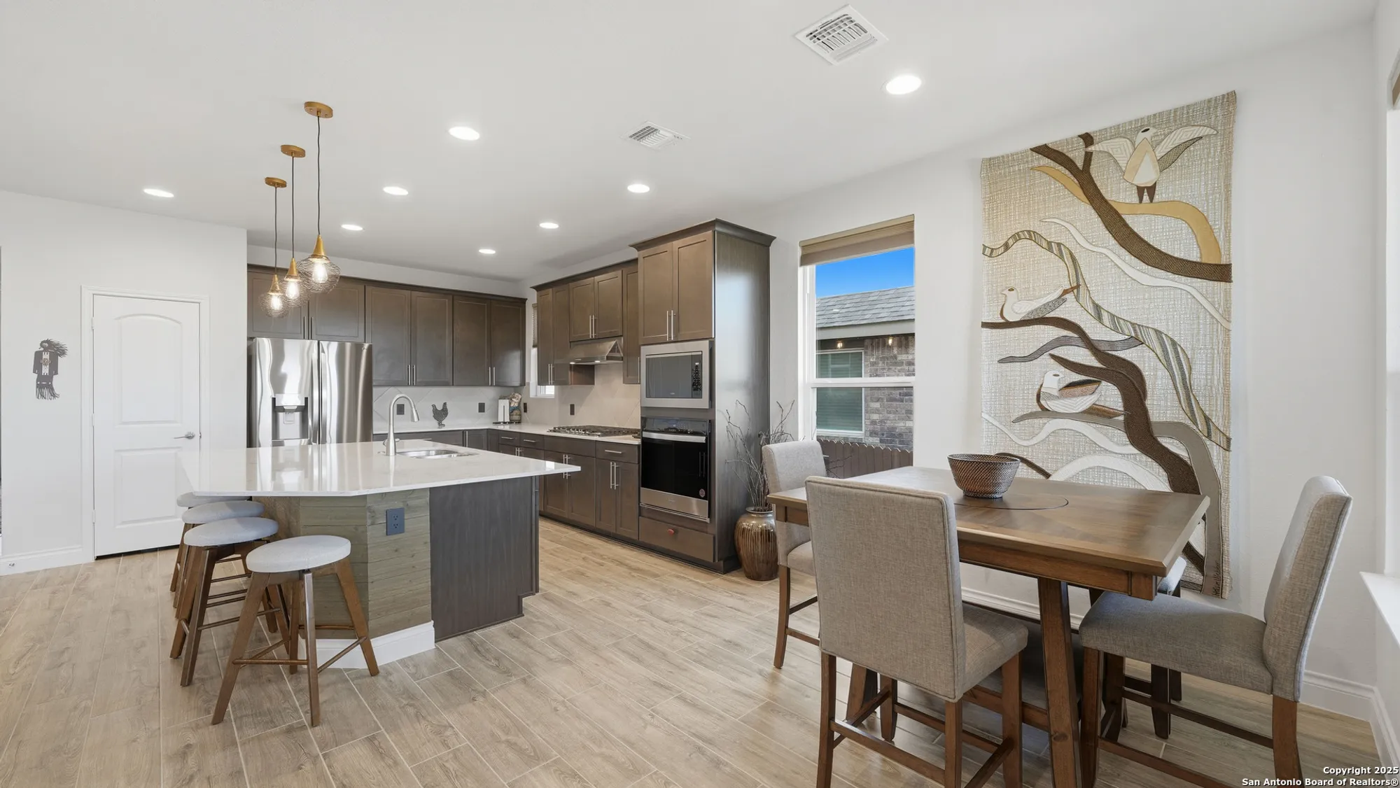 Property Slideshow image 9 of 46 | 820 silverberry dr, New Braunfels, TX, 78132