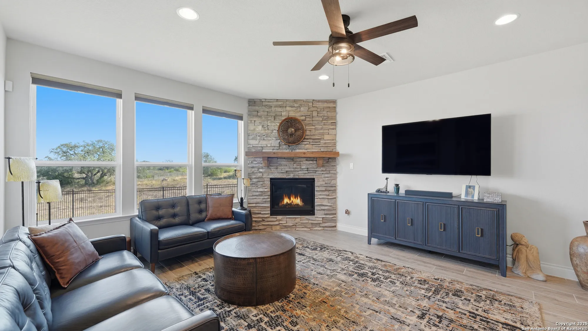 Property Slideshow image 11 of 46 | 820 silverberry dr, New Braunfels, TX, 78132