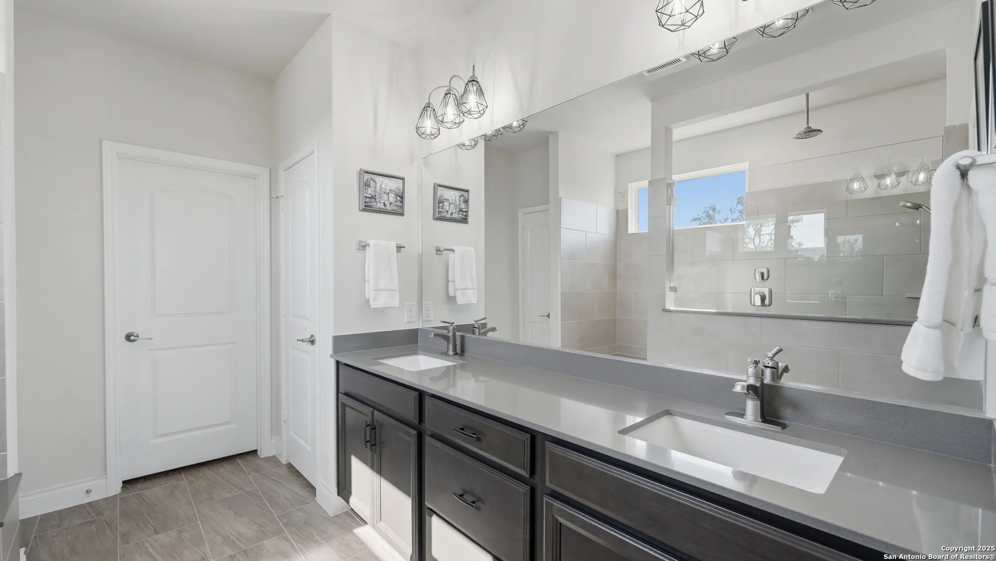 Property Slideshow image 15 of 46 | 820 silverberry dr, New Braunfels, TX, 78132