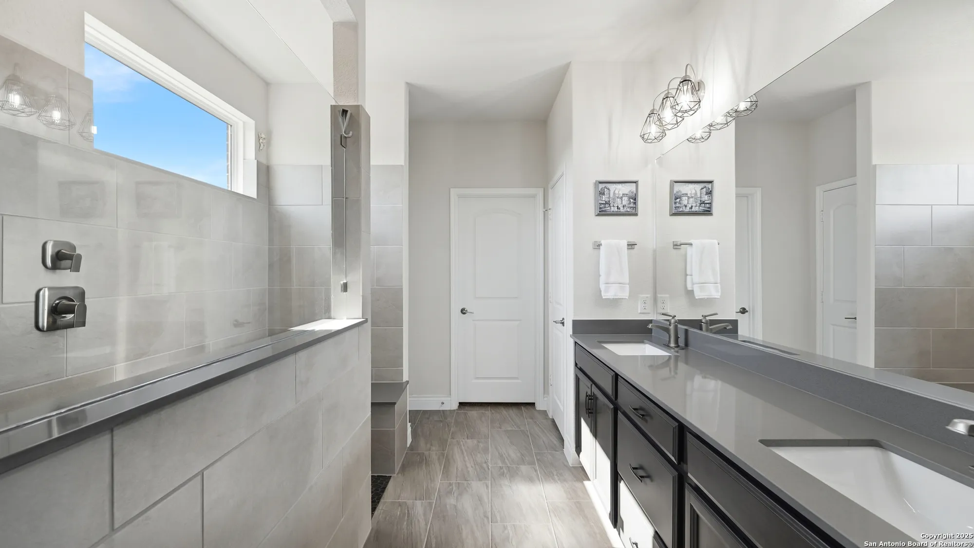 Property Slideshow image 16 of 46 | 820 silverberry dr, New Braunfels, TX, 78132