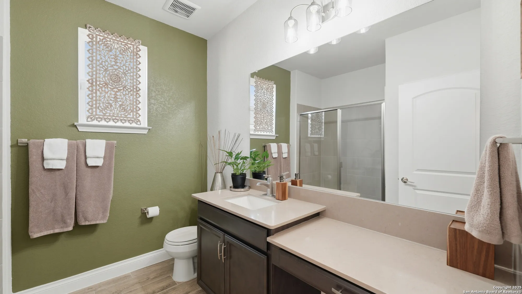 Property Slideshow image 21 of 46 | 820 silverberry dr, New Braunfels, TX, 78132