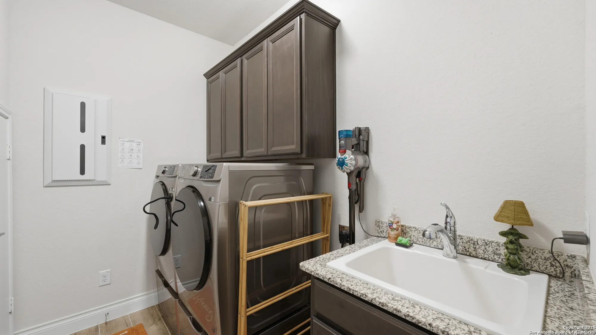 Property Slideshow image 26 of 46 | 820 silverberry dr, New Braunfels, TX, 78132