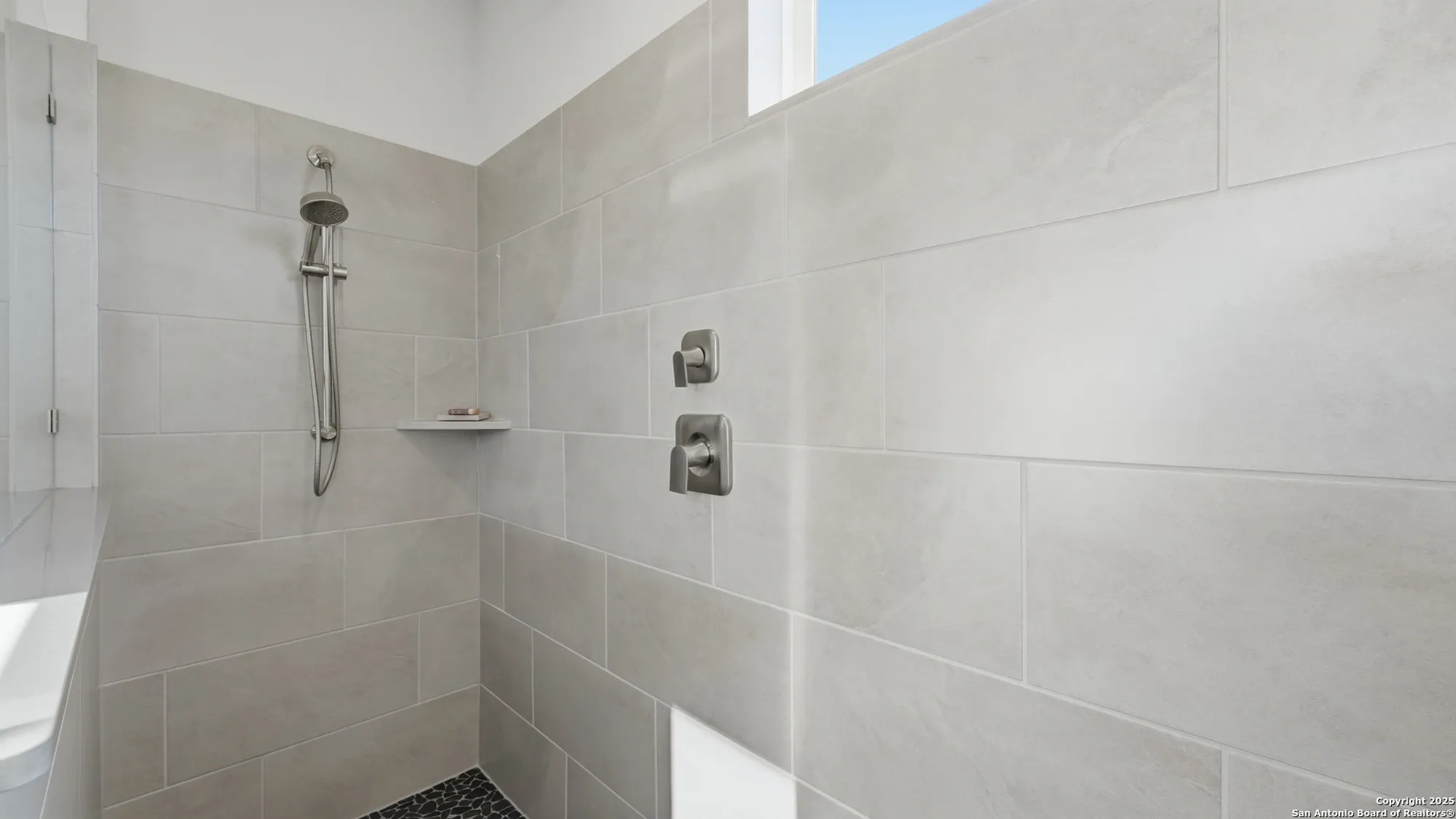 Property Slideshow image 28 of 46 | 820 silverberry dr, New Braunfels, TX, 78132