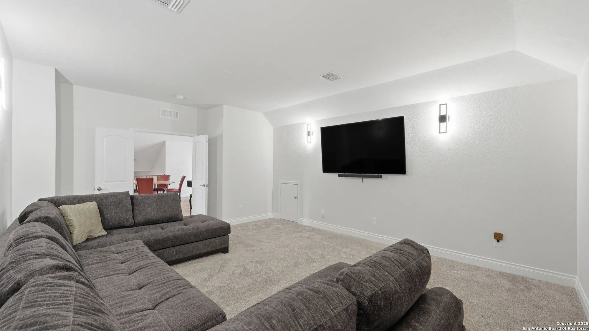 Property Slideshow image 31 of 46 | 820 silverberry dr, New Braunfels, TX, 78132