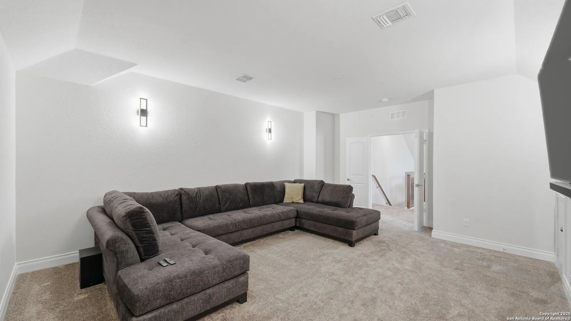 Property Slideshow image 32 of 46 | 820 silverberry dr, New Braunfels, TX, 78132