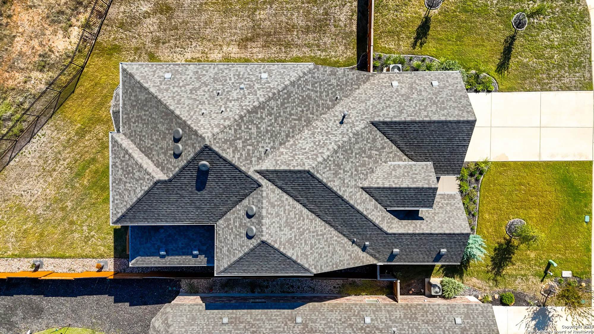 Property Slideshow image 39 of 46 | 820 silverberry dr, New Braunfels, TX, 78132