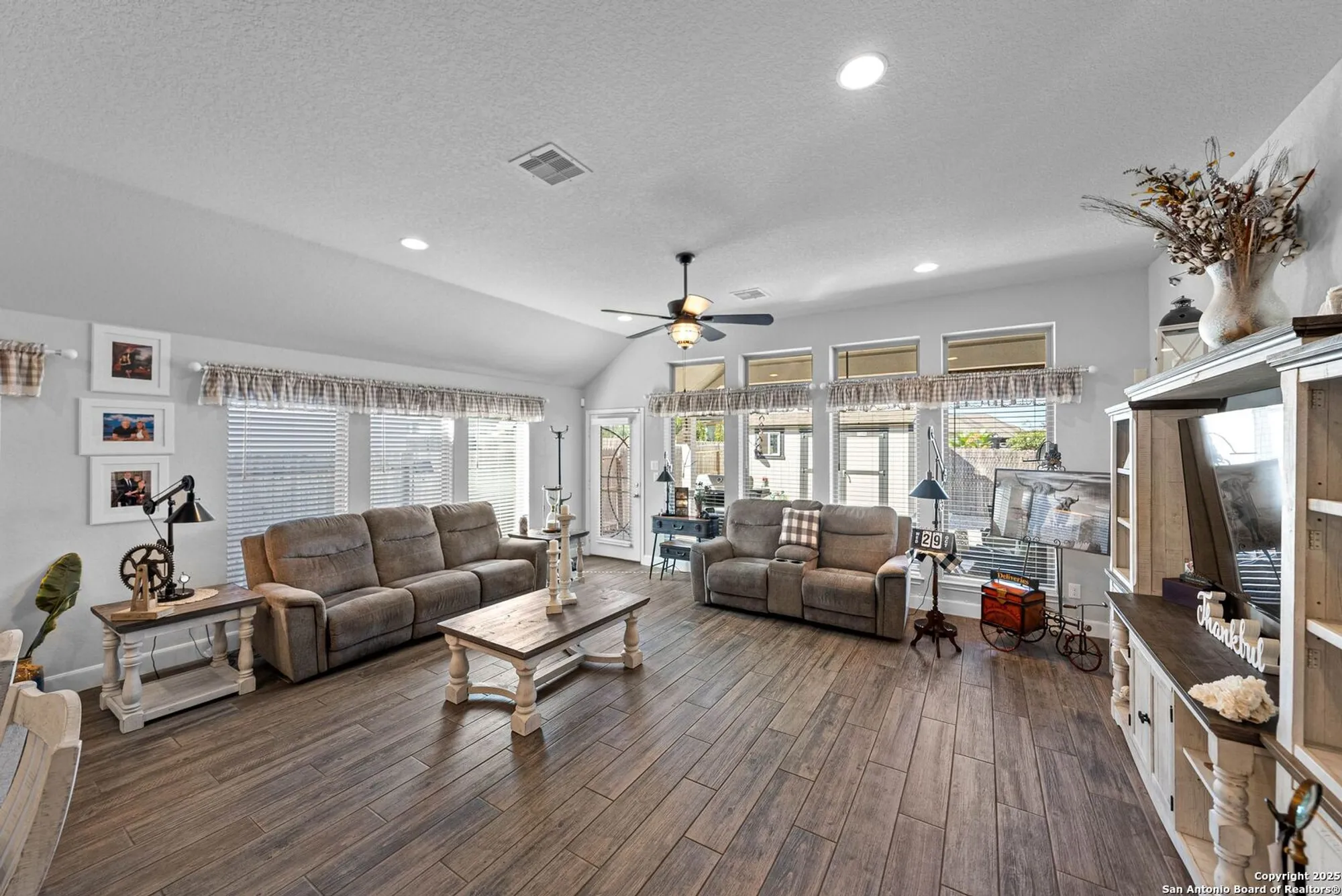 Property Slideshow image 11 of 40 | 2154 wildrye ln, New Braunfels, TX, 78132