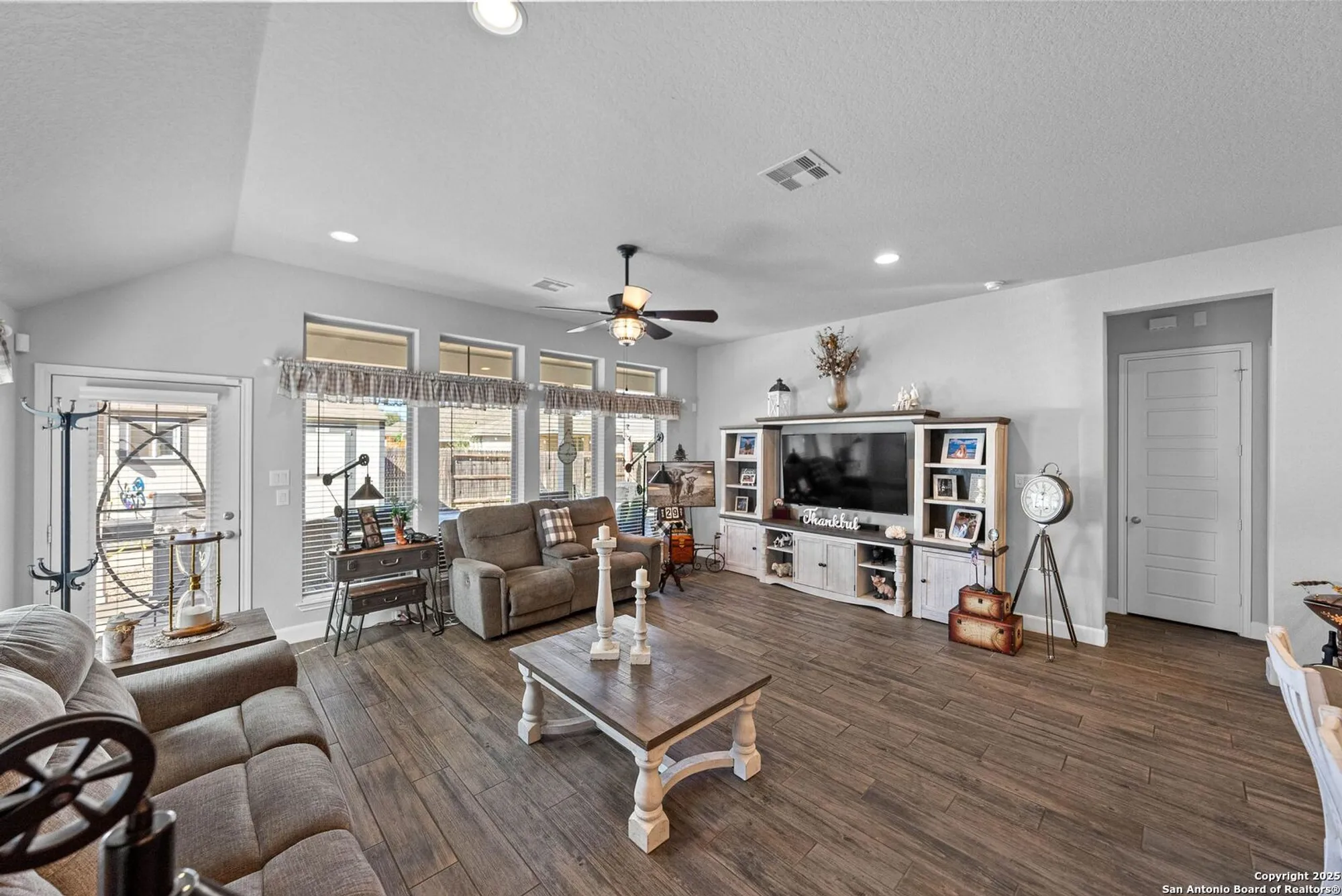 Property Slideshow image 12 of 40 | 2154 wildrye ln, New Braunfels, TX, 78132