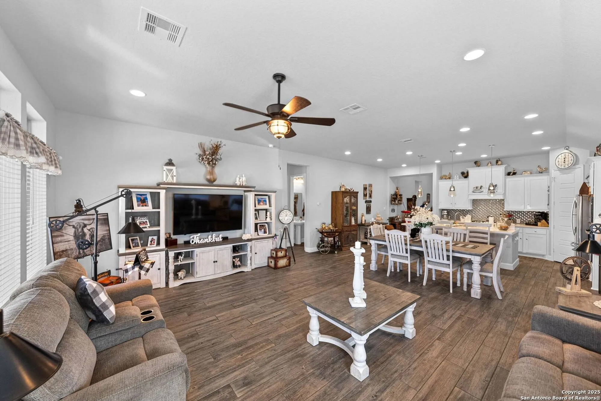 Property Slideshow image 10 of 40 | 2154 wildrye ln, New Braunfels, TX, 78132