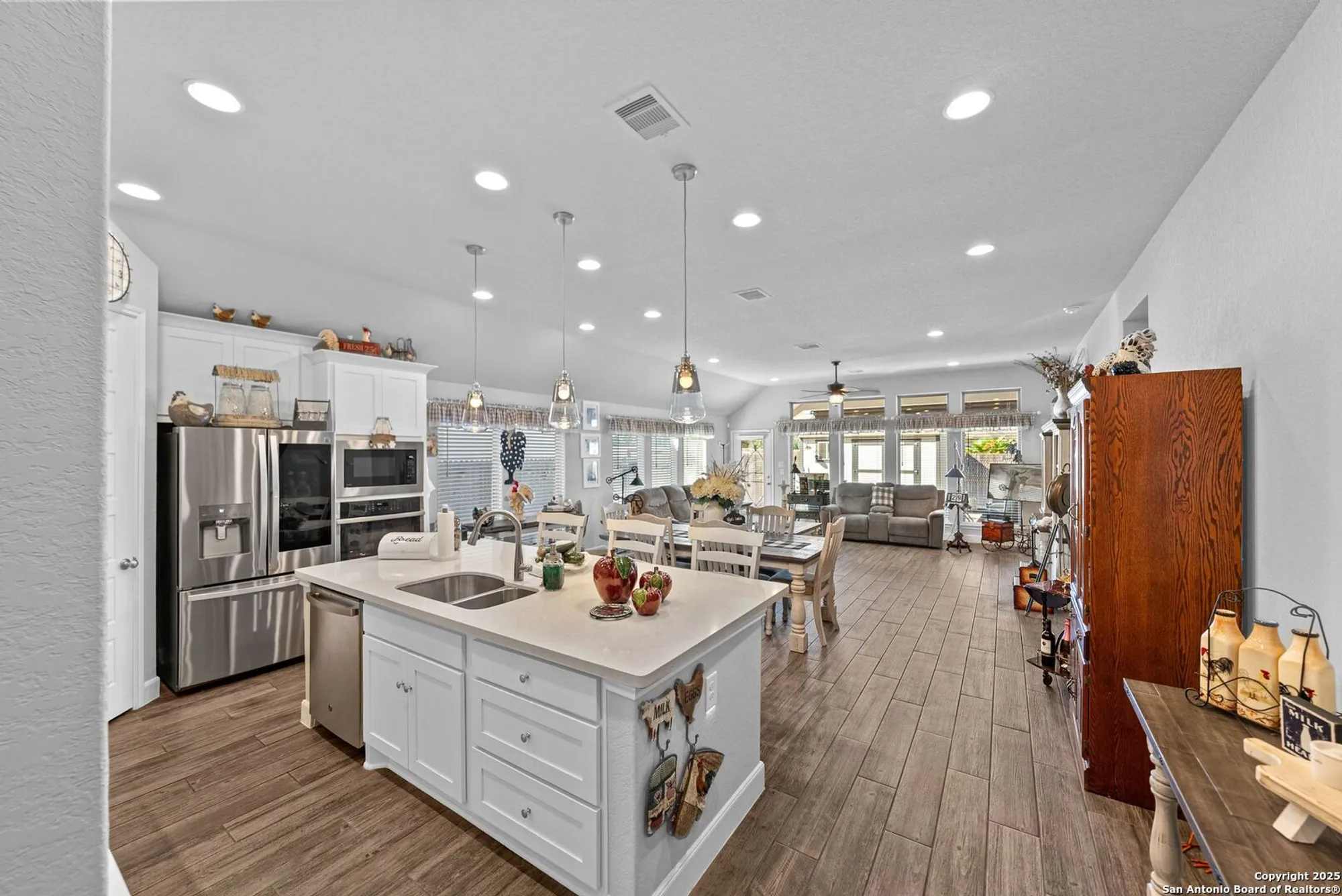 Property Slideshow image 6 of 40 | 2154 wildrye ln, New Braunfels, TX, 78132