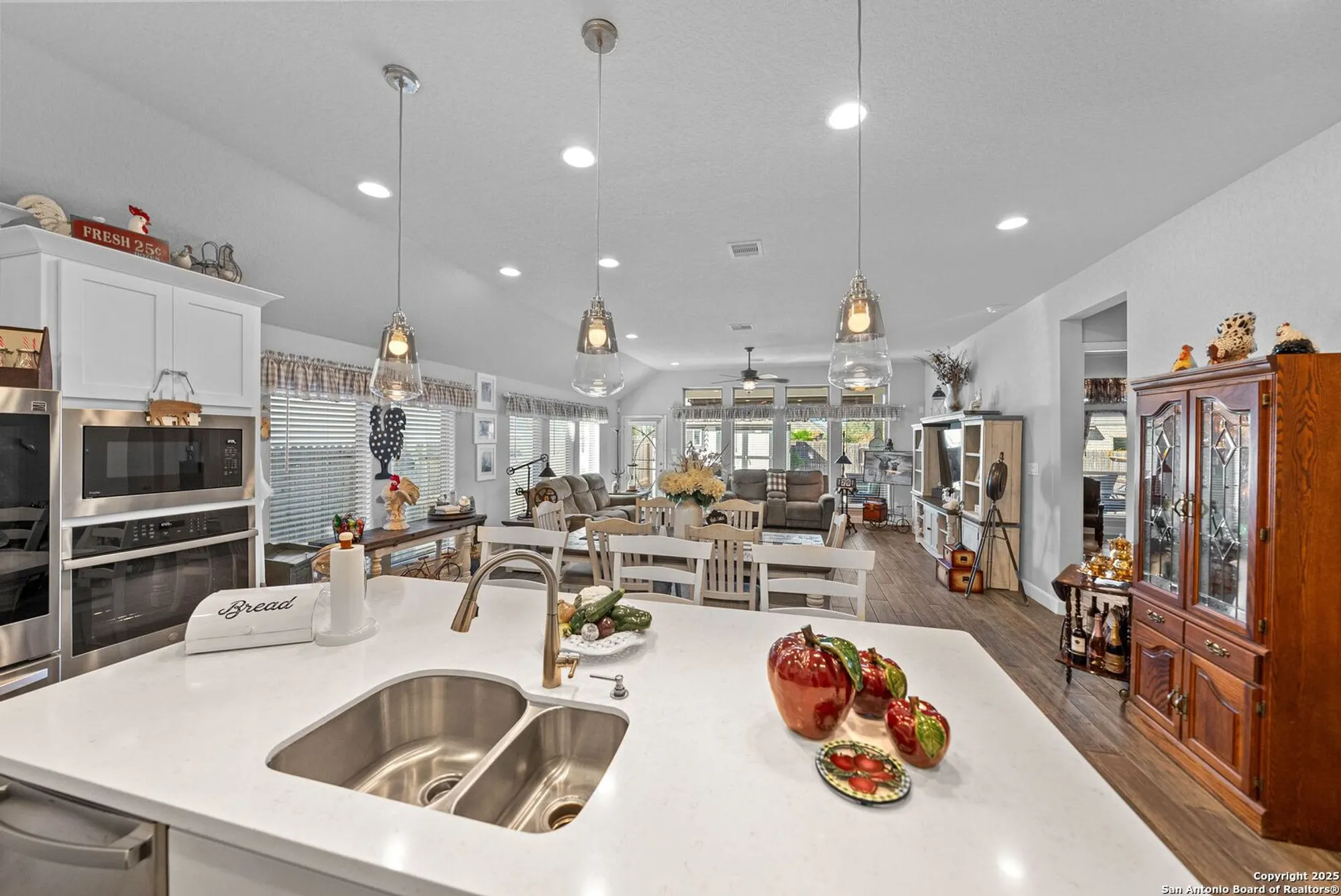 Property Slideshow image 8 of 40 | 2154 wildrye ln, New Braunfels, TX, 78132