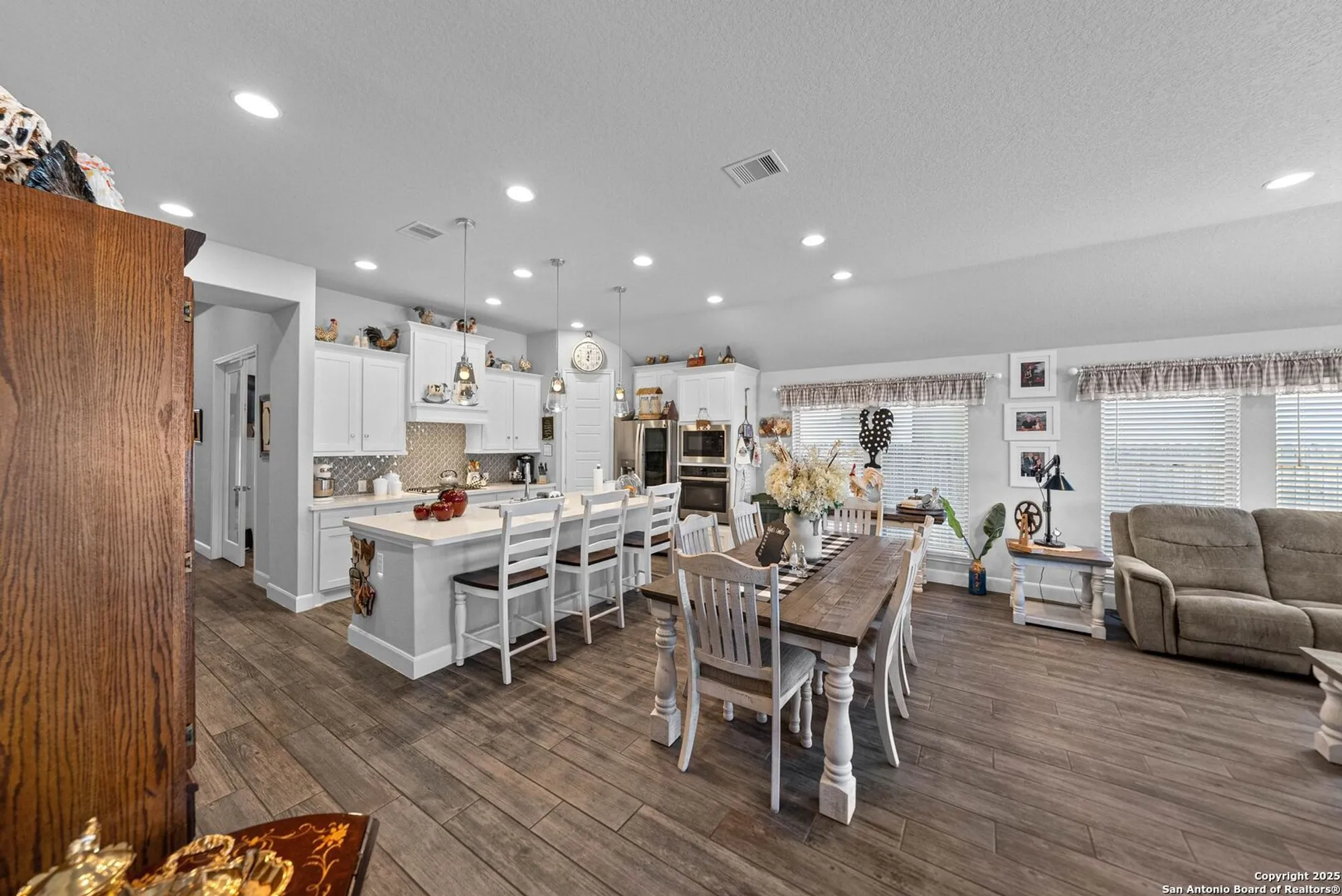 Property Slideshow image 5 of 40 | 2154 wildrye ln, New Braunfels, TX, 78132