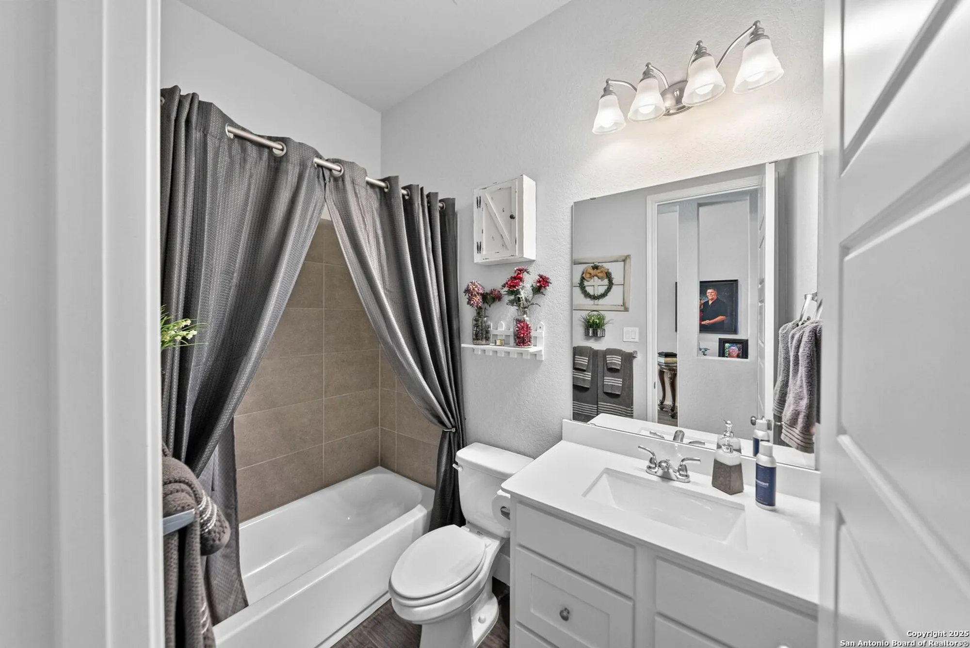 Property Slideshow image 19 of 40 | 2154 wildrye ln, New Braunfels, TX, 78132