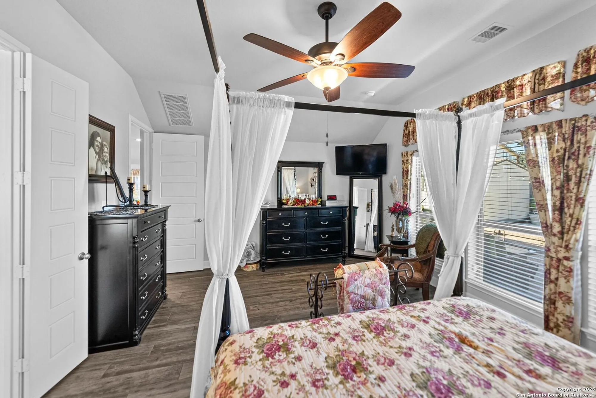 Property Slideshow image 22 of 40 | 2154 wildrye ln, New Braunfels, TX, 78132