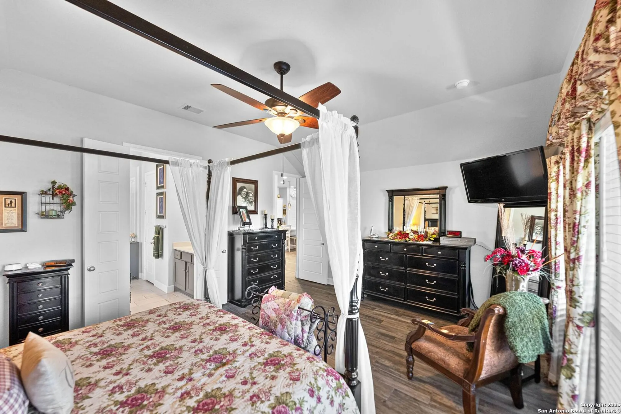 Property Slideshow image 23 of 40 | 2154 wildrye ln, New Braunfels, TX, 78132