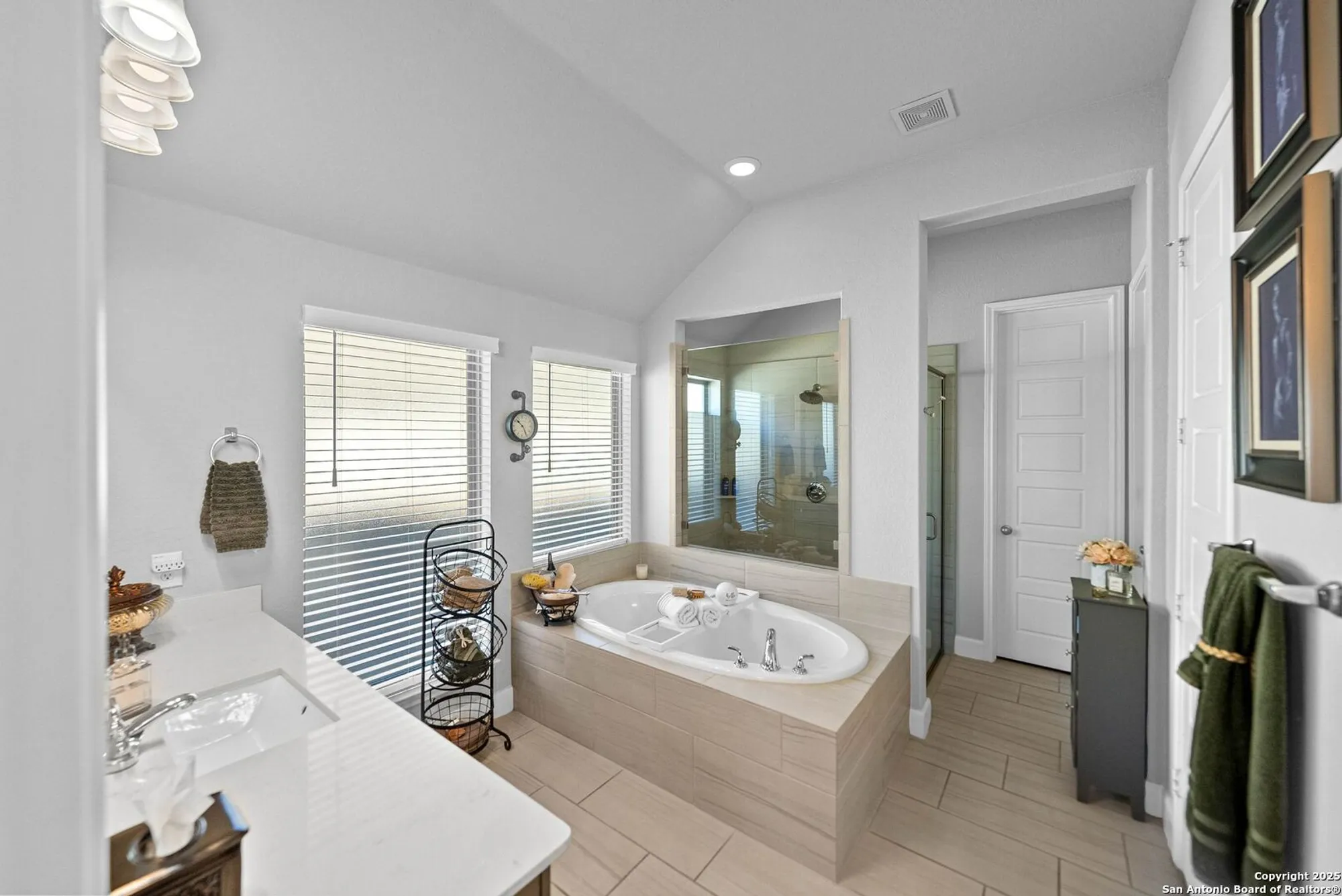 Property Slideshow image 24 of 40 | 2154 wildrye ln, New Braunfels, TX, 78132