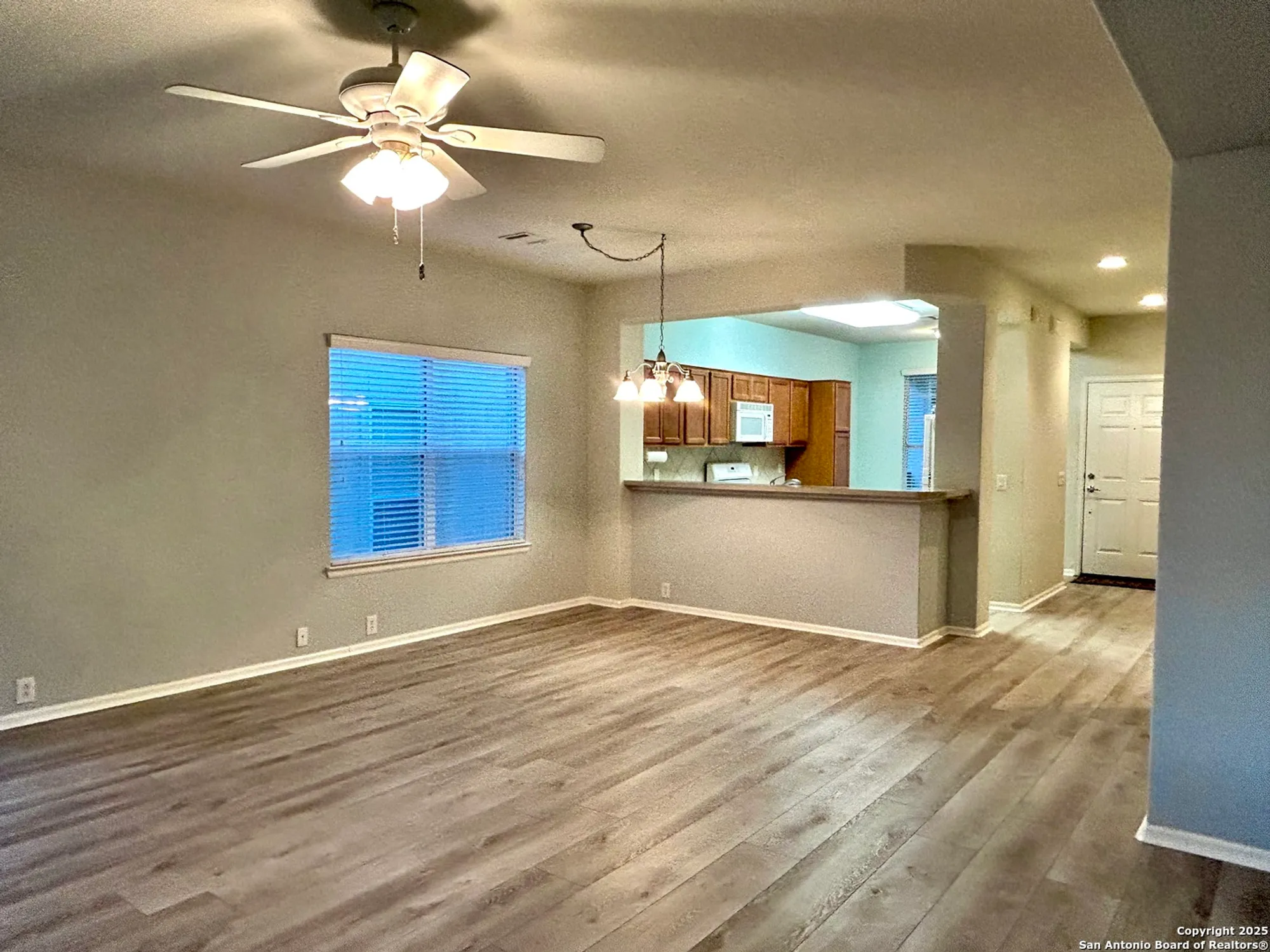 Property Slideshow image 4 of 14 | 12731 cascade hls, San Antonio, TX, 78253