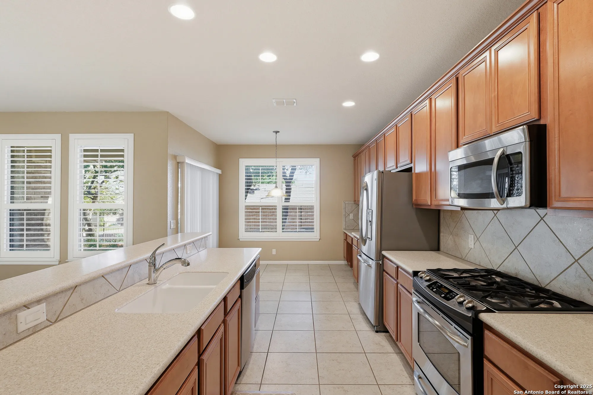 Property Slideshow image 9 of 44 | 4550 jarrell, San Antonio, TX, 78253