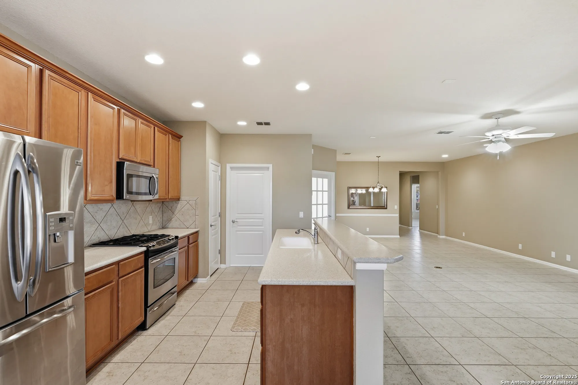 Property Slideshow image 10 of 44 | 4550 jarrell, San Antonio, TX, 78253