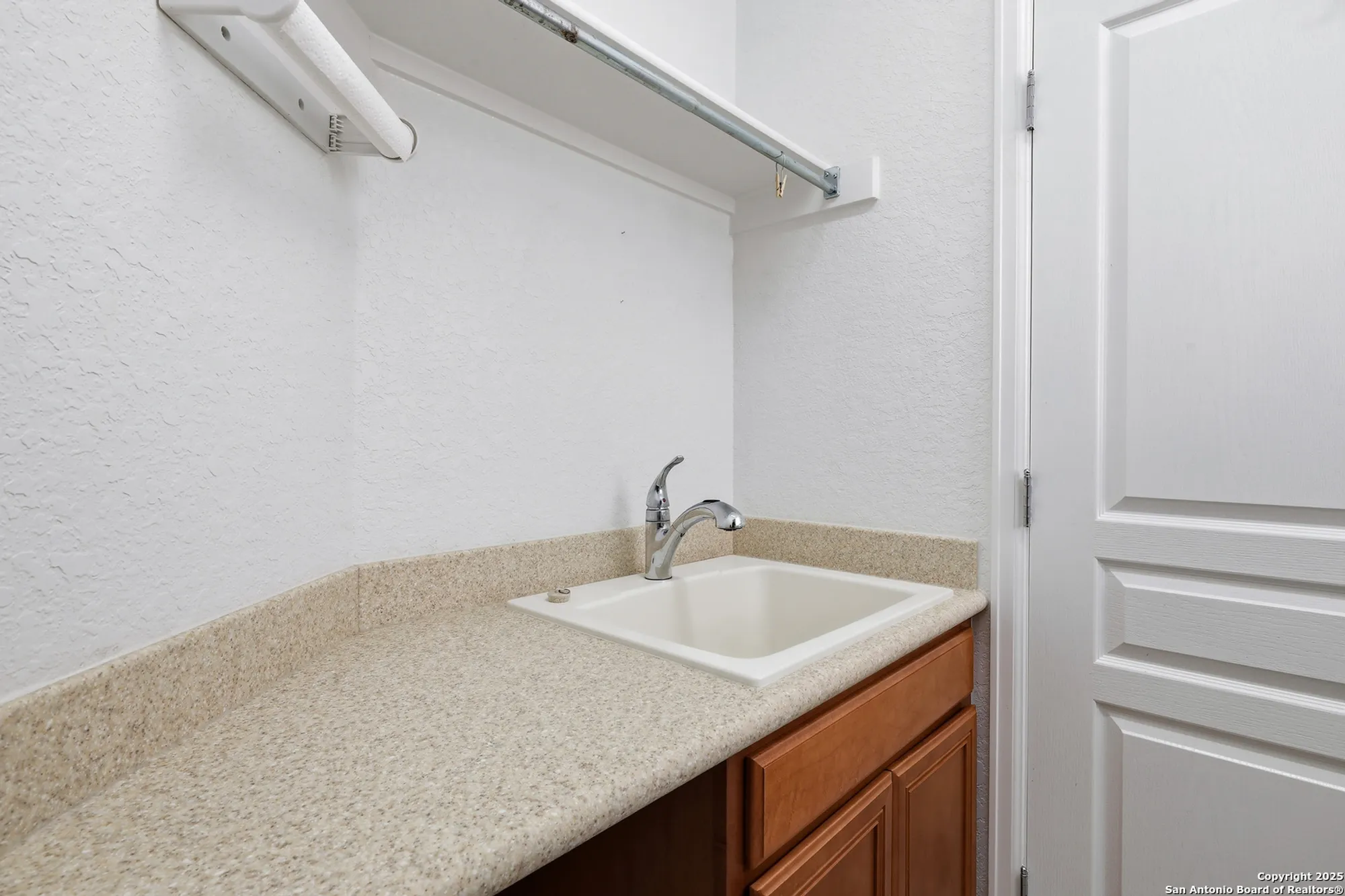 Property Slideshow image 18 of 44 | 4550 jarrell, San Antonio, TX, 78253