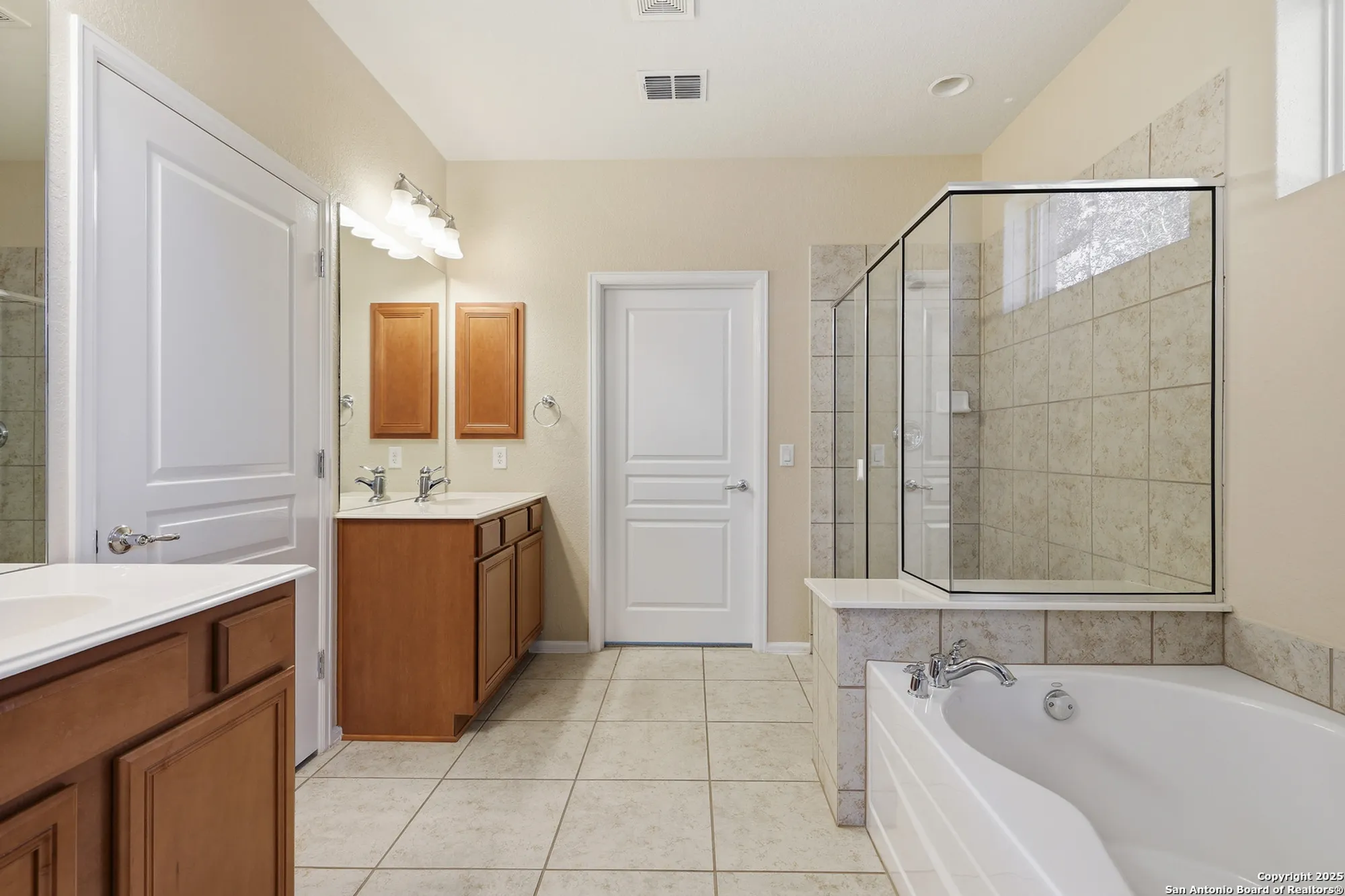 Property Slideshow image 23 of 44 | 4550 jarrell, San Antonio, TX, 78253