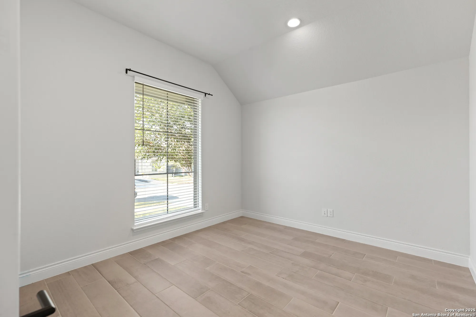 Property Slideshow image 5 of 22 | 2227 prado dr, New Braunfels, TX, 78132