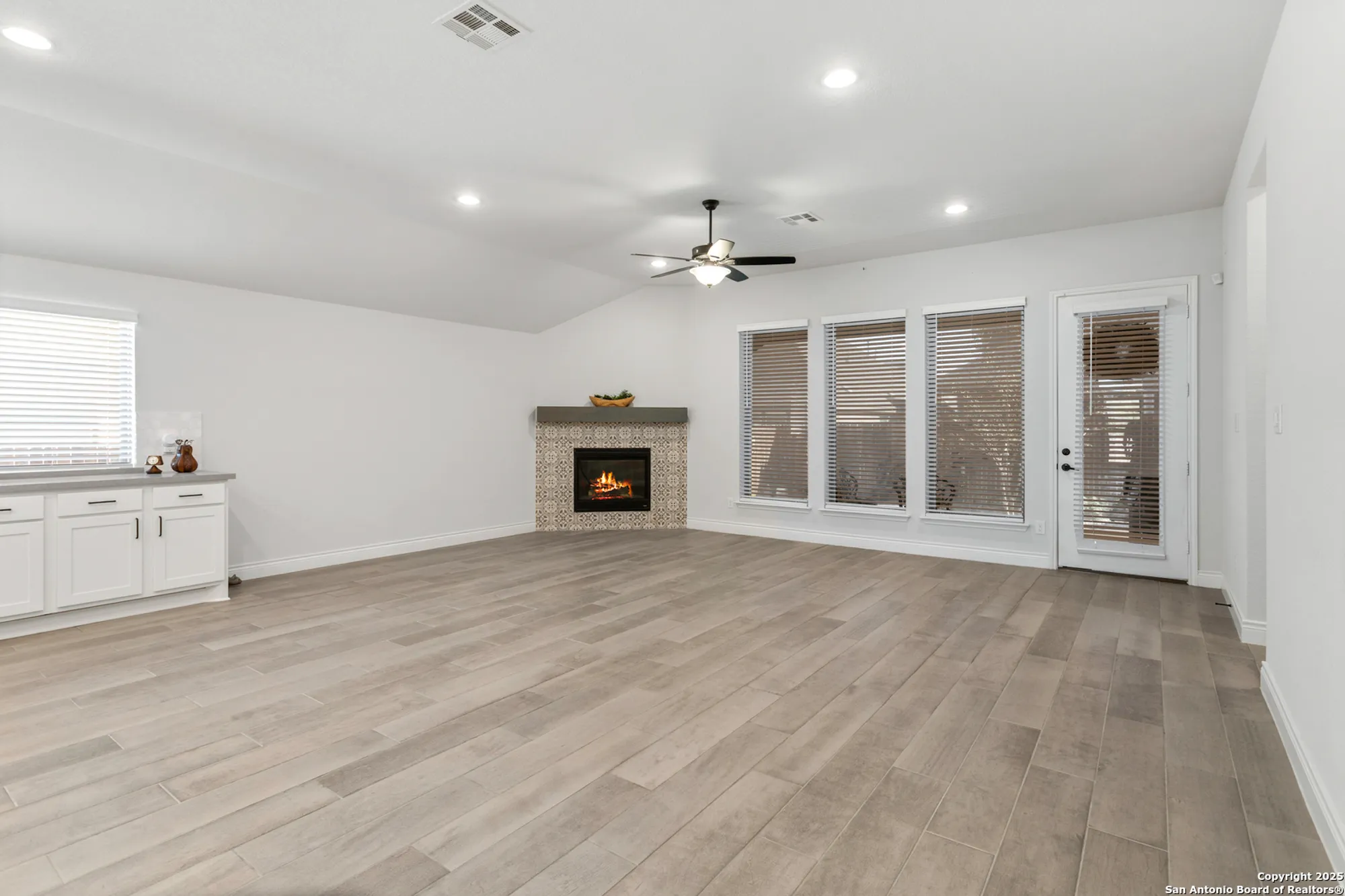 Property Slideshow image 9 of 22 | 2227 prado dr, New Braunfels, TX, 78132