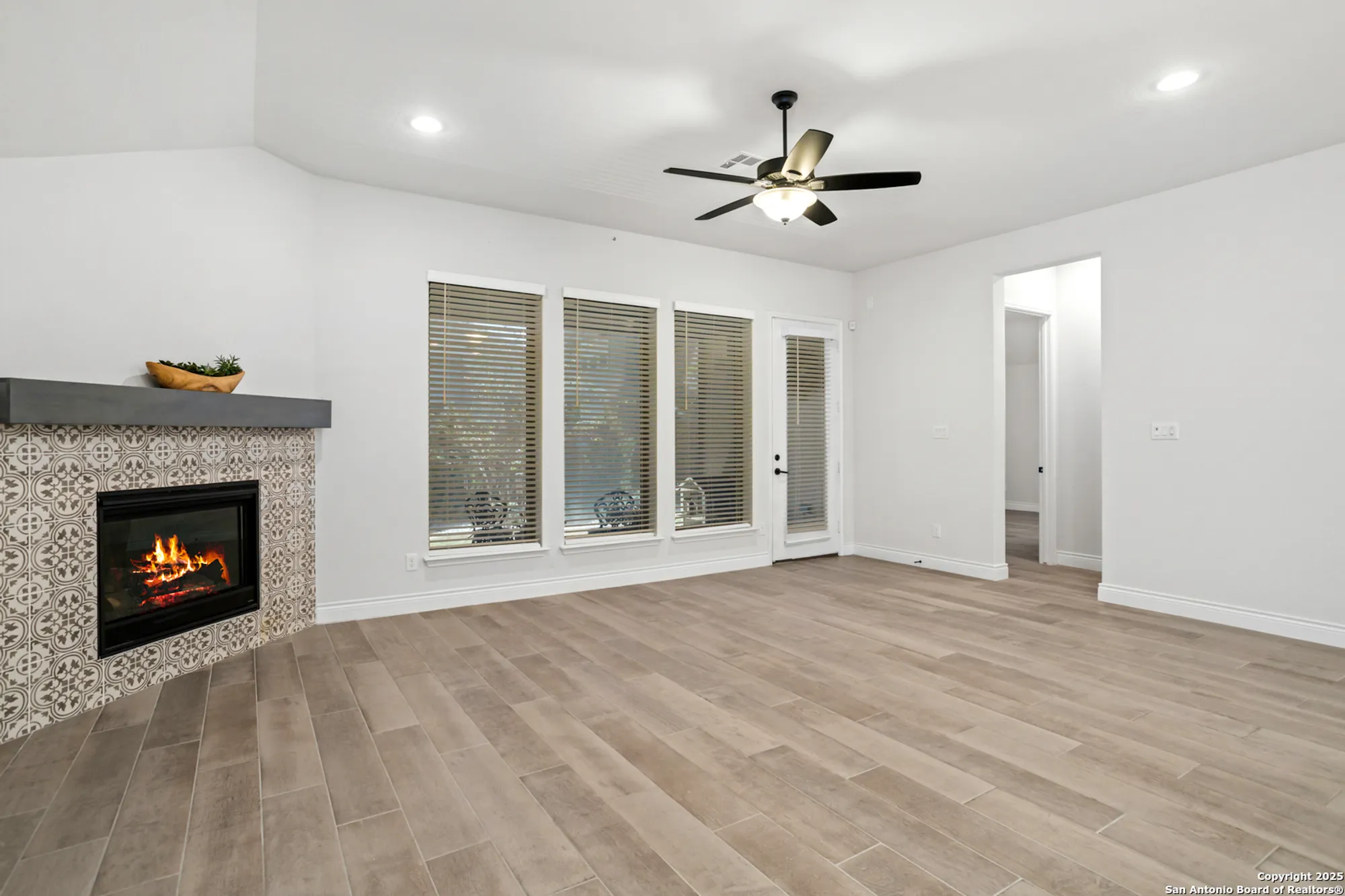 Property Slideshow image 10 of 22 | 2227 prado dr, New Braunfels, TX, 78132