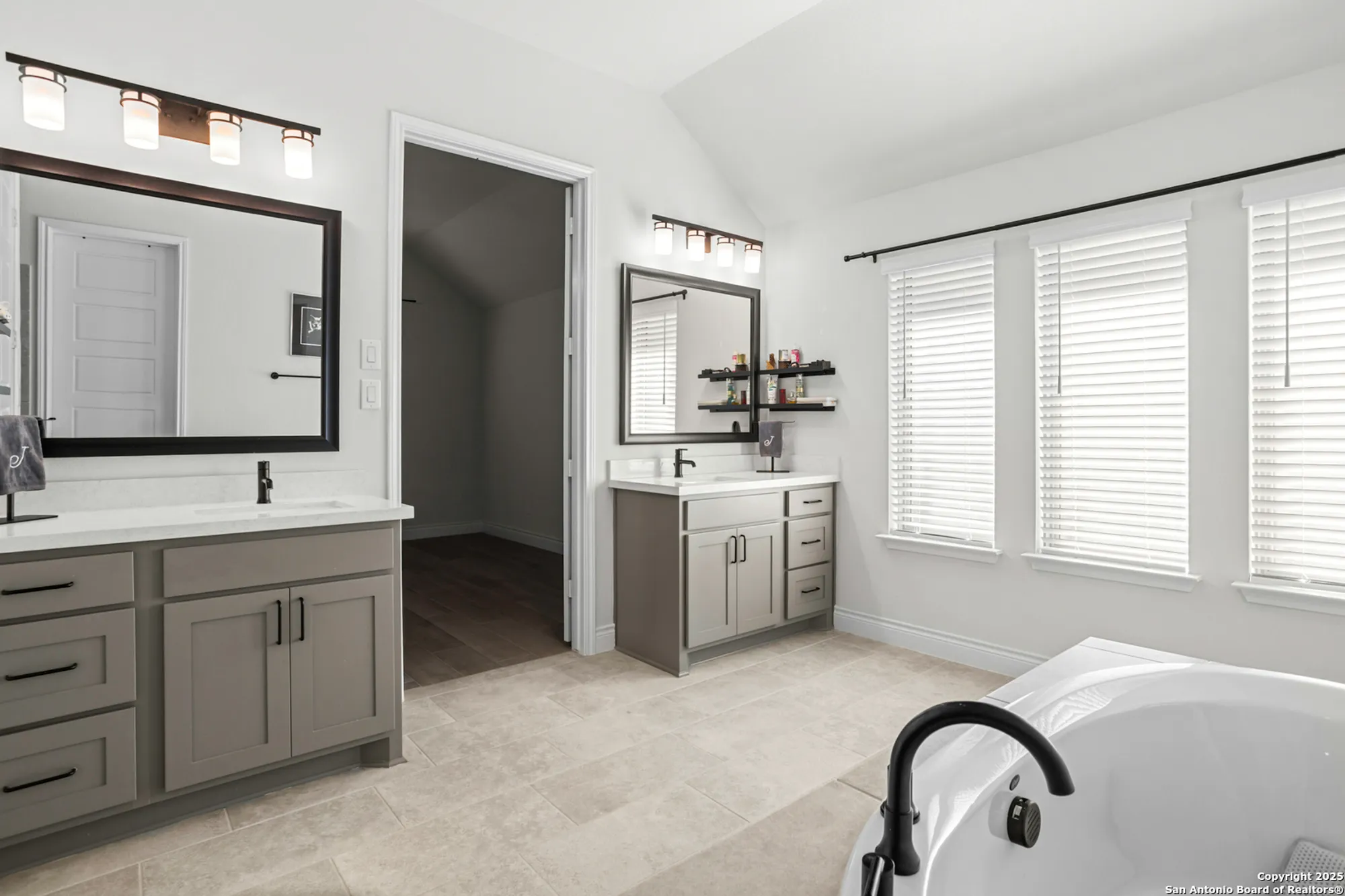 Property Slideshow image 12 of 22 | 2227 prado dr, New Braunfels, TX, 78132