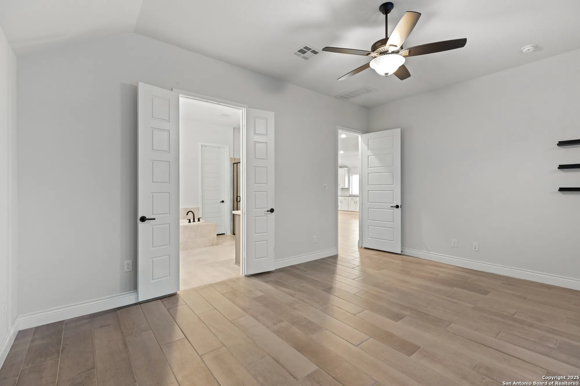 Property Slideshow image 13 of 22 | 2227 prado dr, New Braunfels, TX, 78132