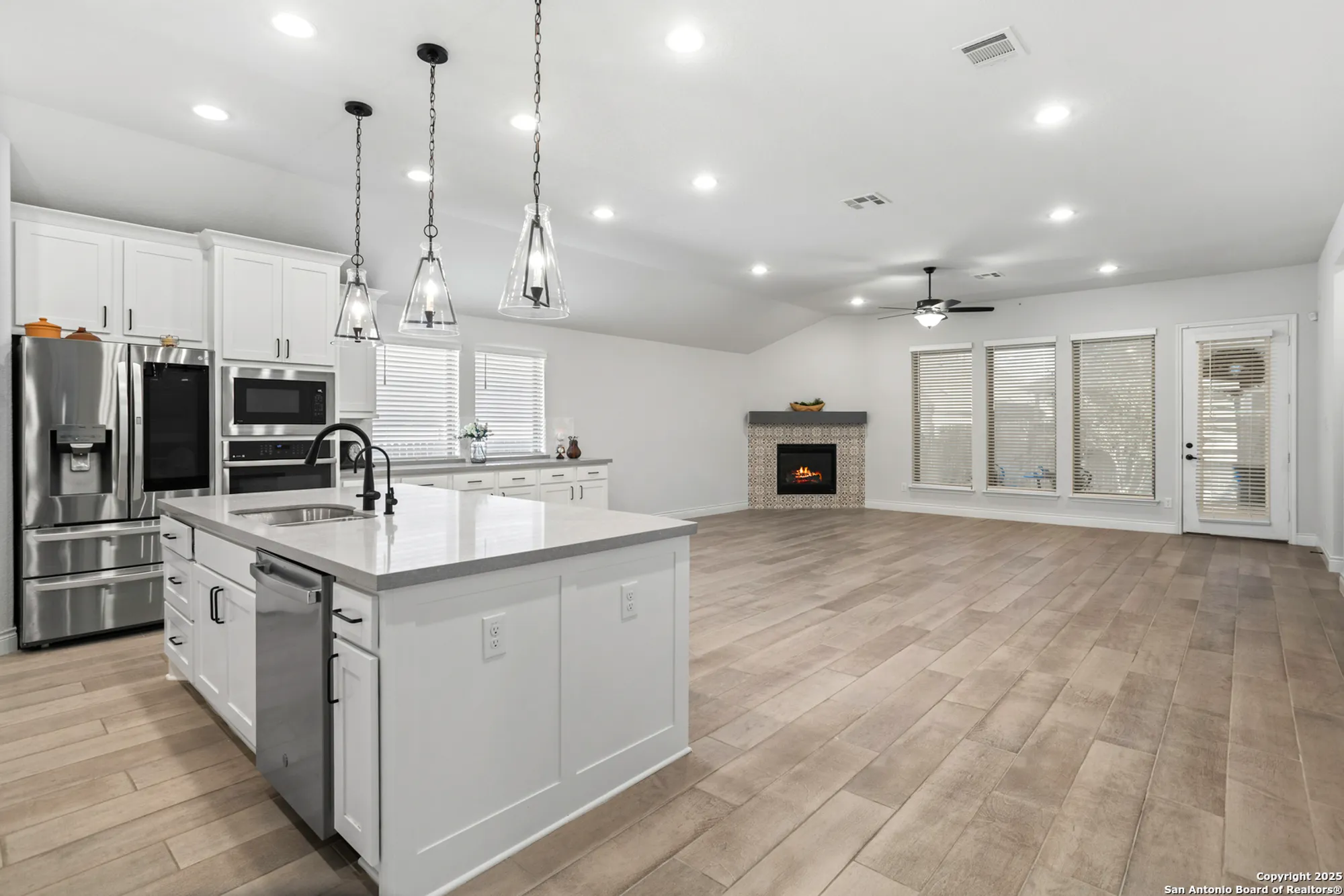 Property Slideshow image 7 of 22 | 2227 prado dr, New Braunfels, TX, 78132