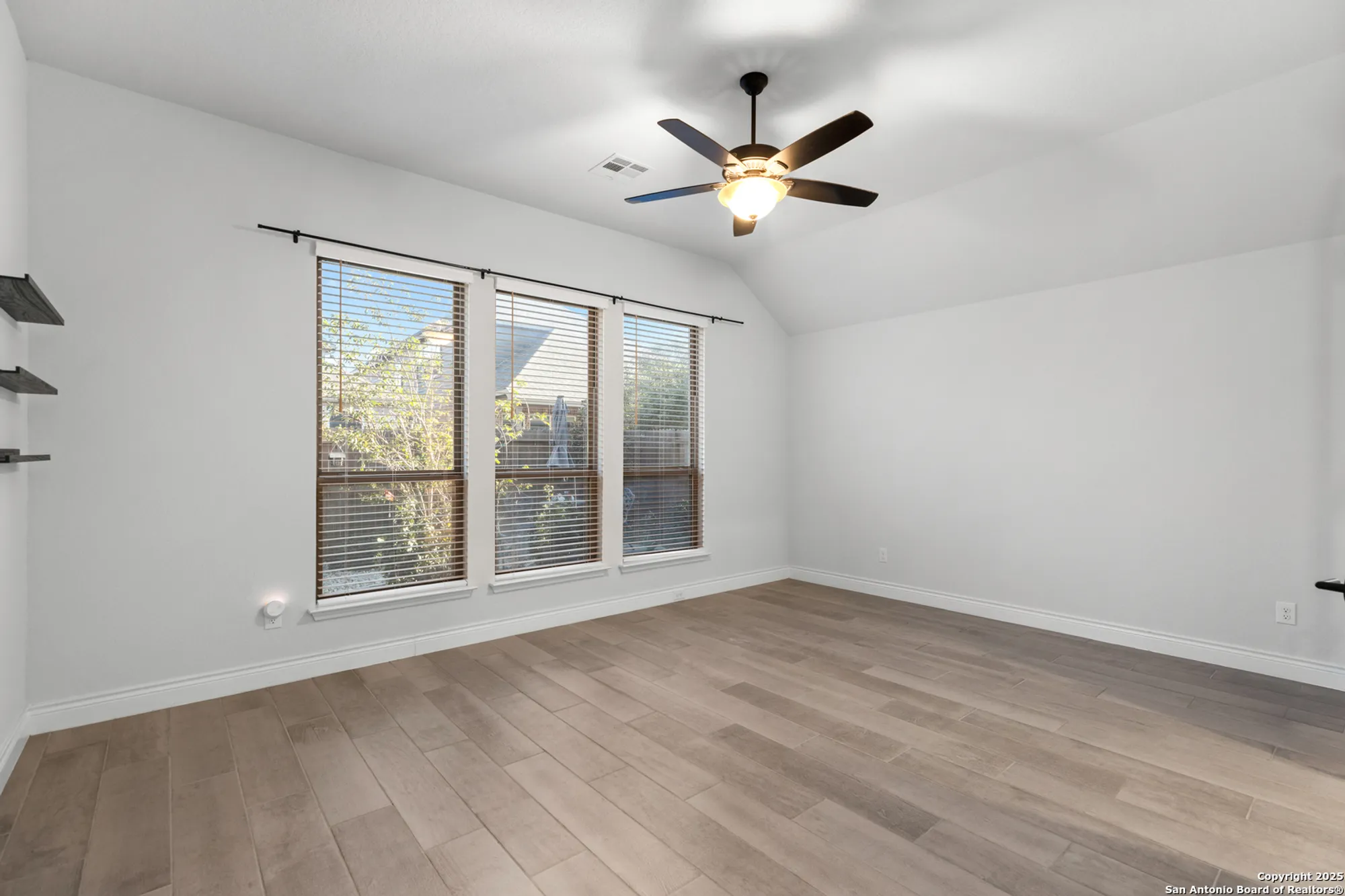 Property Slideshow image 14 of 22 | 2227 prado dr, New Braunfels, TX, 78132