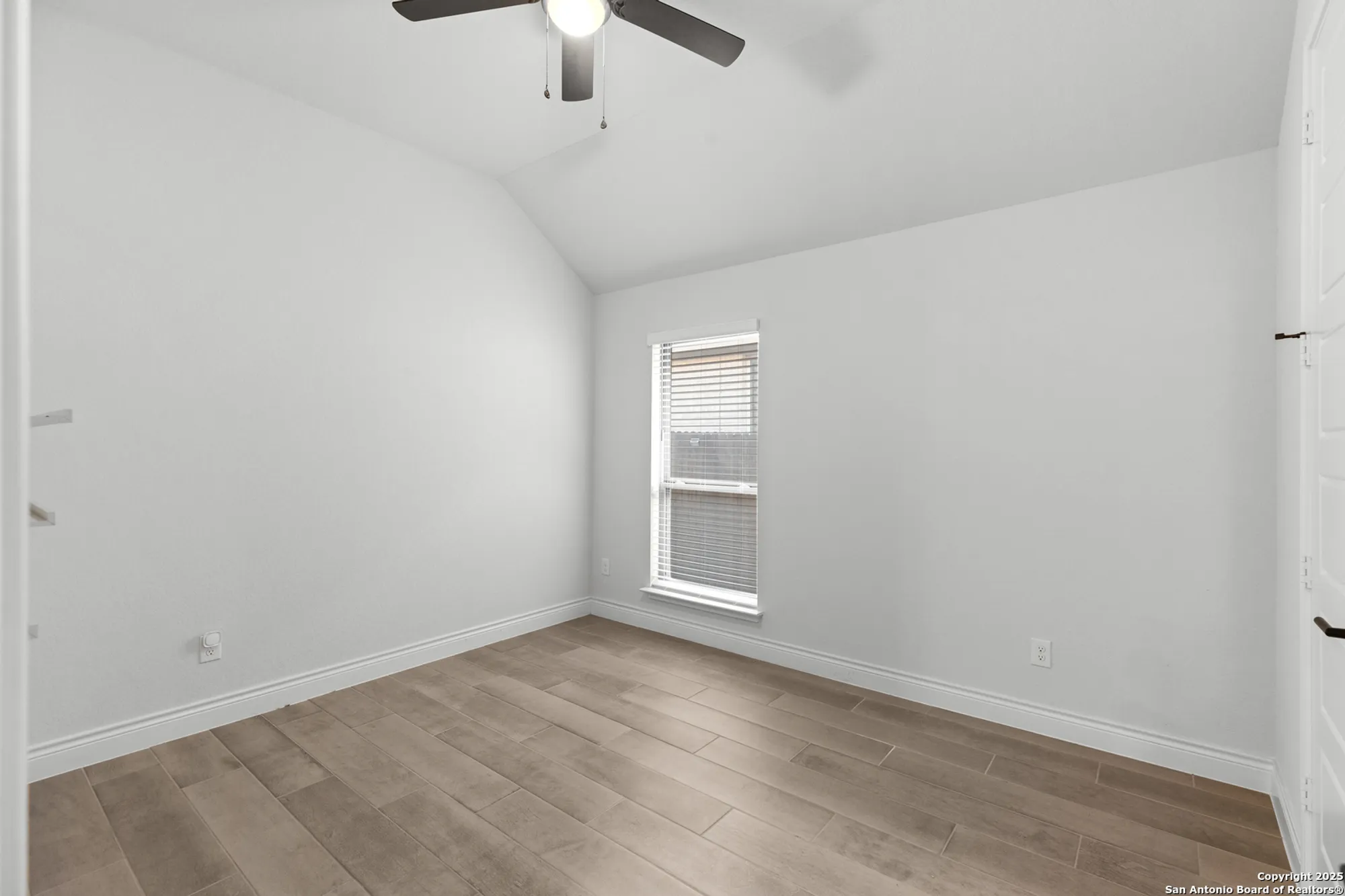 Property Slideshow image 16 of 22 | 2227 prado dr, New Braunfels, TX, 78132