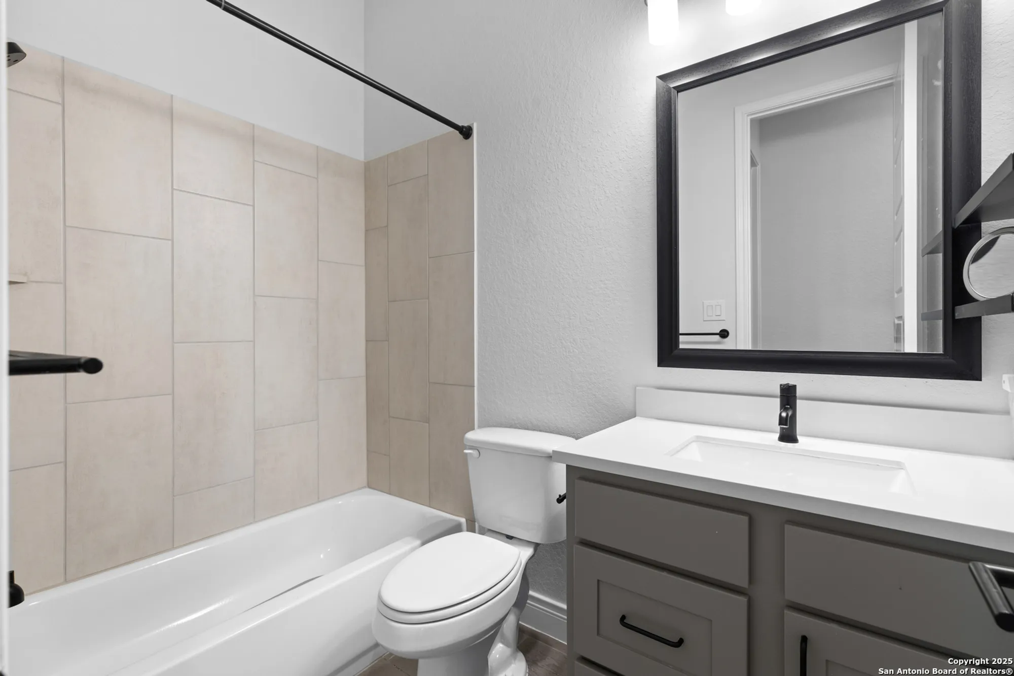 Property Slideshow image 17 of 22 | 2227 prado dr, New Braunfels, TX, 78132