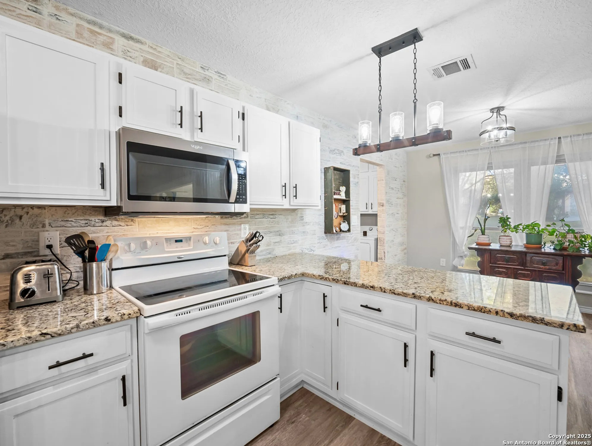 Property Slideshow image 7 of 33 | 3620 chestnut ct, Schertz, TX, 78108